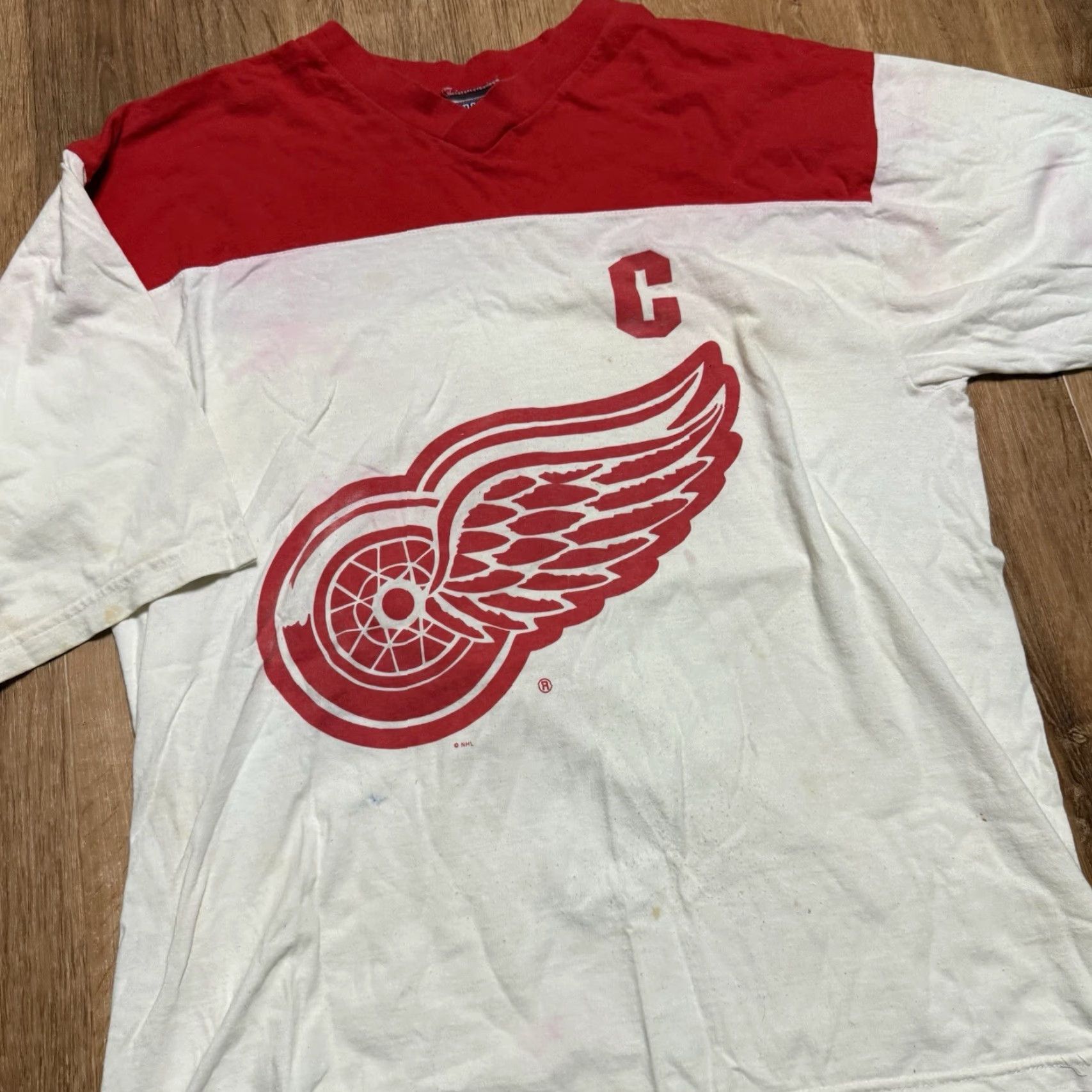 Red Wing VINTAGE Sport Attack Steve Yzerman Detroit Red Wings Shirt Mens XL Red White Mens Shirts Red White VTG Sports Tee Flaws Size US XL / EU 56 / 4 - 4 Thumbnail