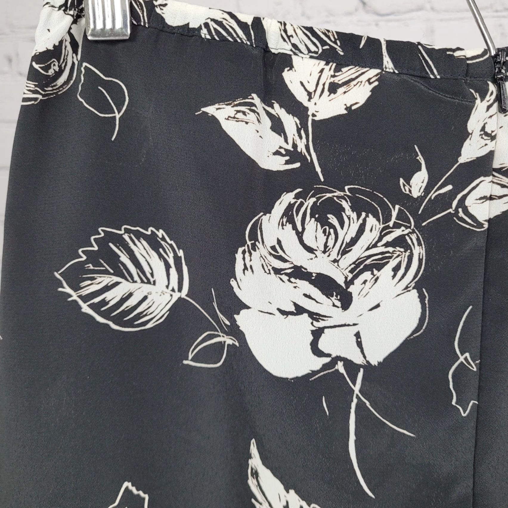 Express VINTAGE Express Skirt A-Line Women Long Black Roses Chiffon Floral Zip Elastic Waist 2 Summer Spring Fall Size 26" / US 2 / IT 38 - 6 Thumbnail