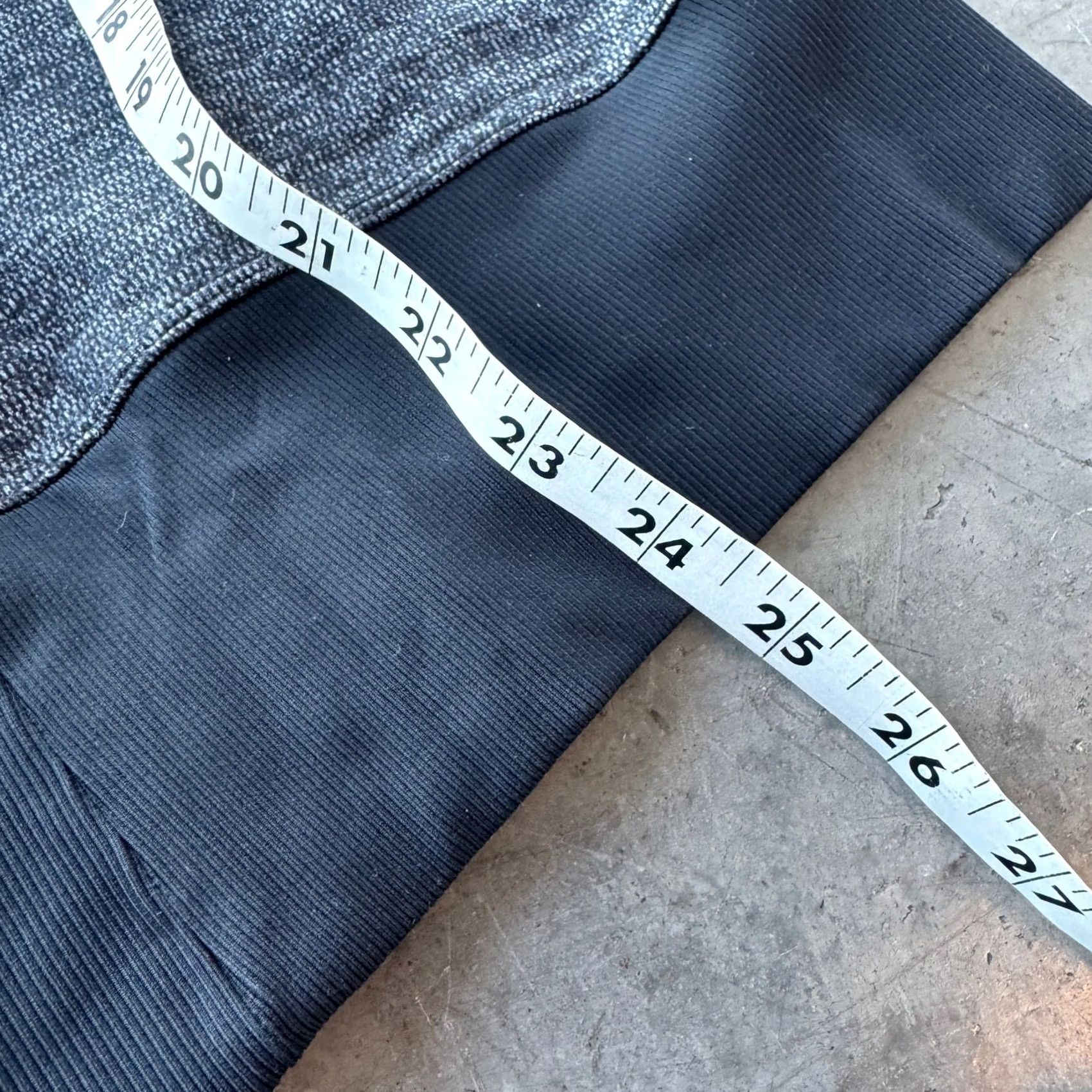 Lululemon VINTAGE Lululemon Heathered Runderful 1/2 Zip Slim Fit Sweatshirt Women 6 Gray Size M / US 6-8 / IT 42-44 - 5 Thumbnail