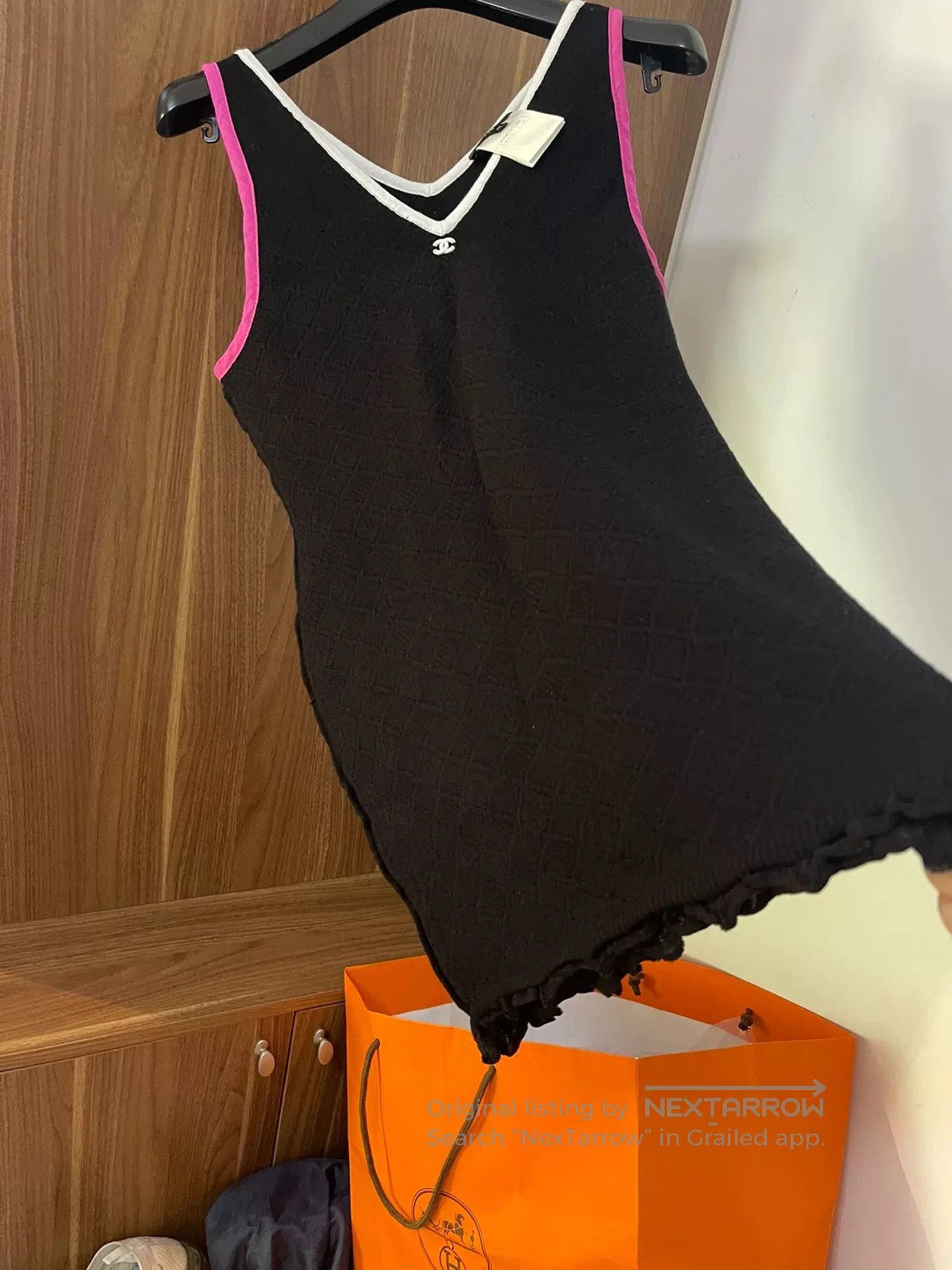 Chanel Chanel Black Top with Pink Trim. Size XS / US 0-2 / IT 36-38 - 4 Thumbnail