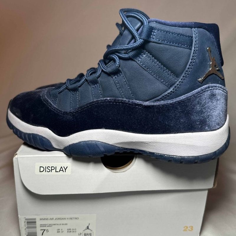 Jordan Brand × Nike Size 7.5 Air Jordan 11 Retro Midnight Navy Velvet Women's Size US 7.5 / IT 37.5 - 9 Thumbnail