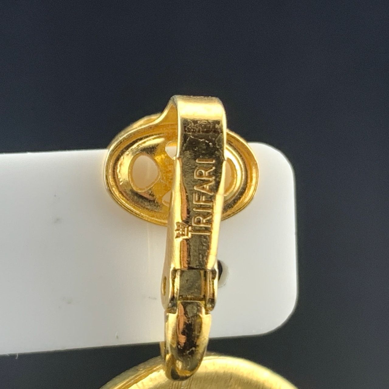 Other Trifari Vintage Gold Tone GoGo 60s Mod Clip on Earrings 2" Size ONE SIZE - 4 Thumbnail