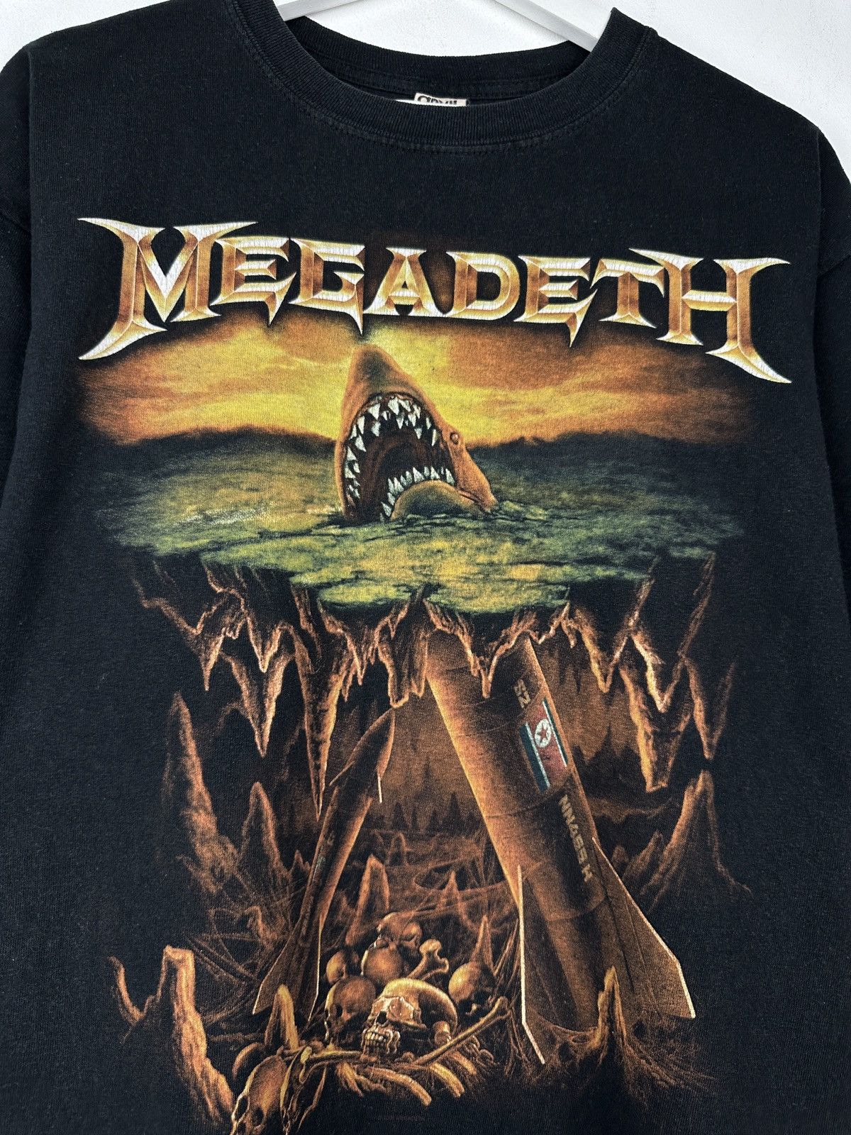 Band Tees Vintage Megadeth Warhead Shark Graphic Metal Rock TShirt Tee Size US XL / EU 56 / 4 - 2 Thumbnail