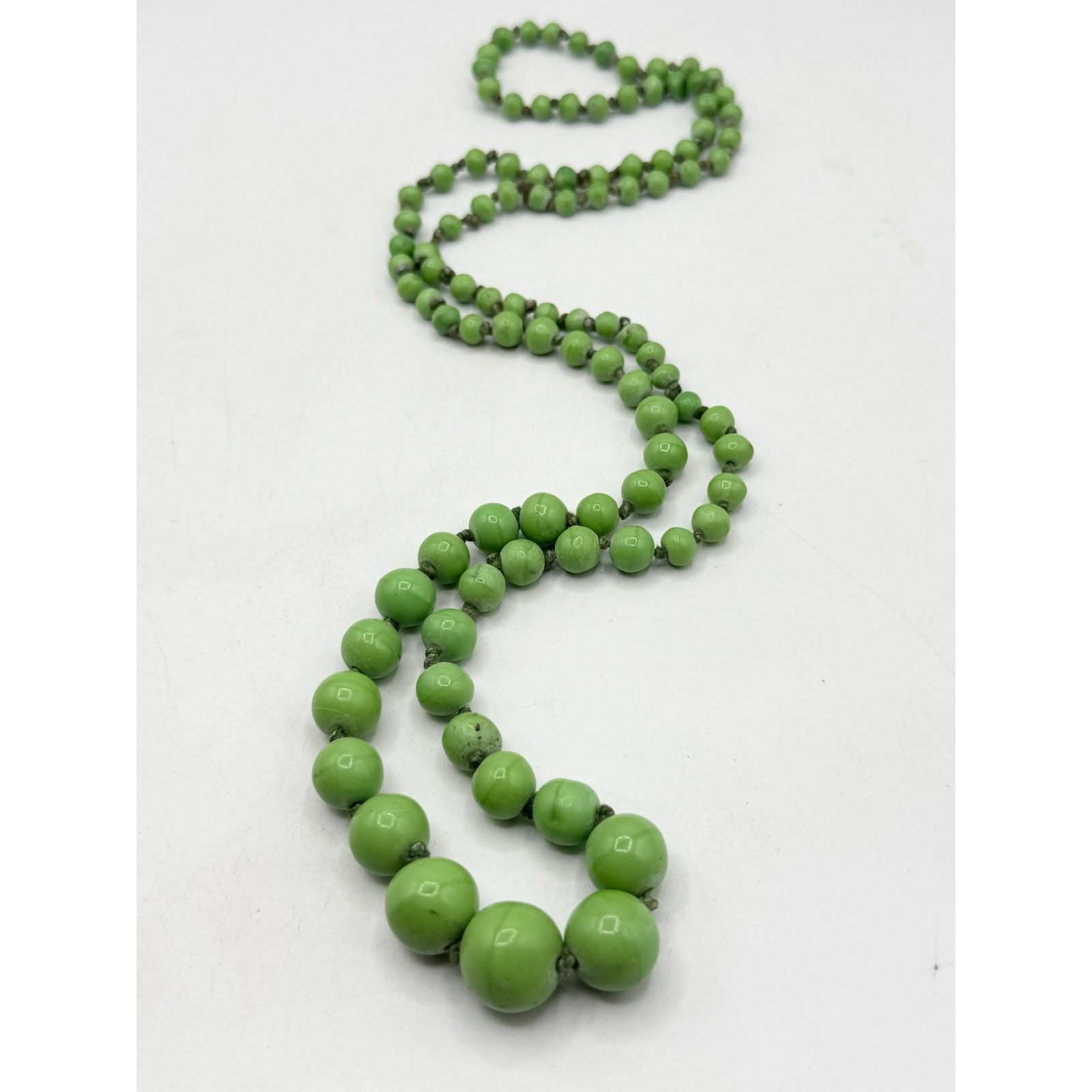 Vintage Vintage green stone beaded long necklace Size ONE SIZE - 4 Thumbnail