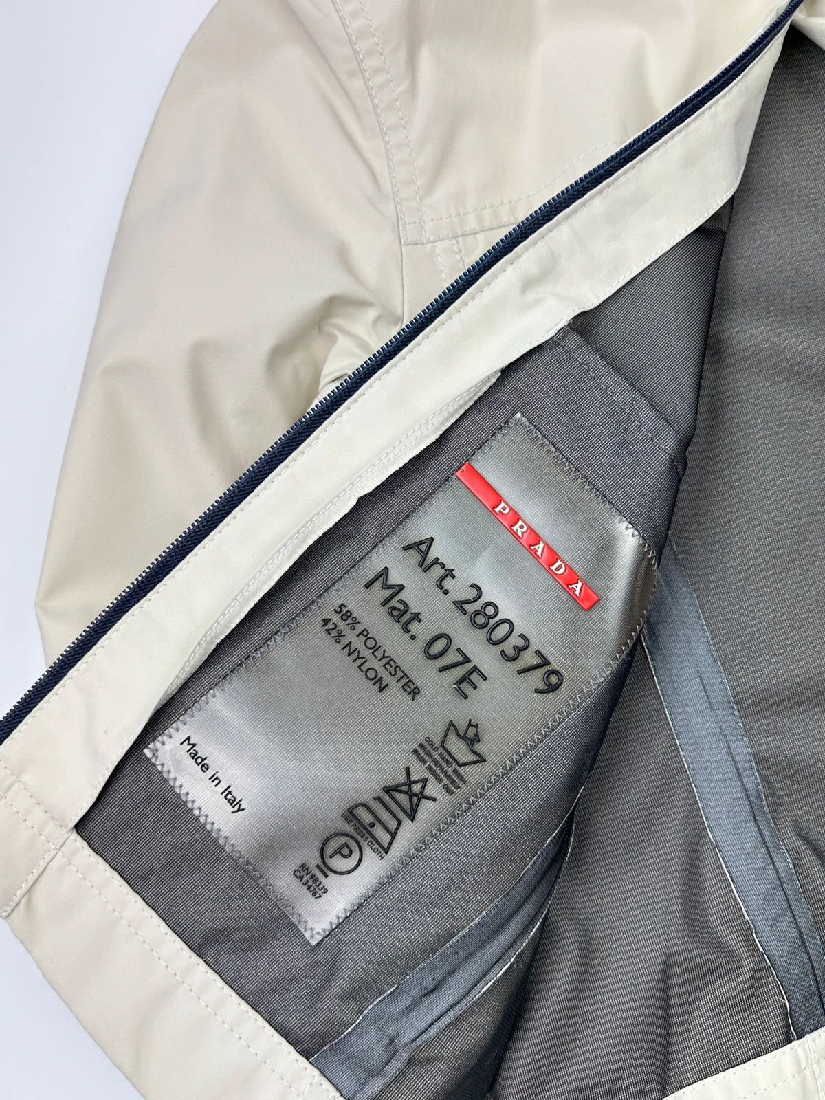 Prada Prada Sport SS2000 Nylon Beige Gore-Tex Rain Jacket Size L / US 10 / IT 46 - 10 Thumbnail