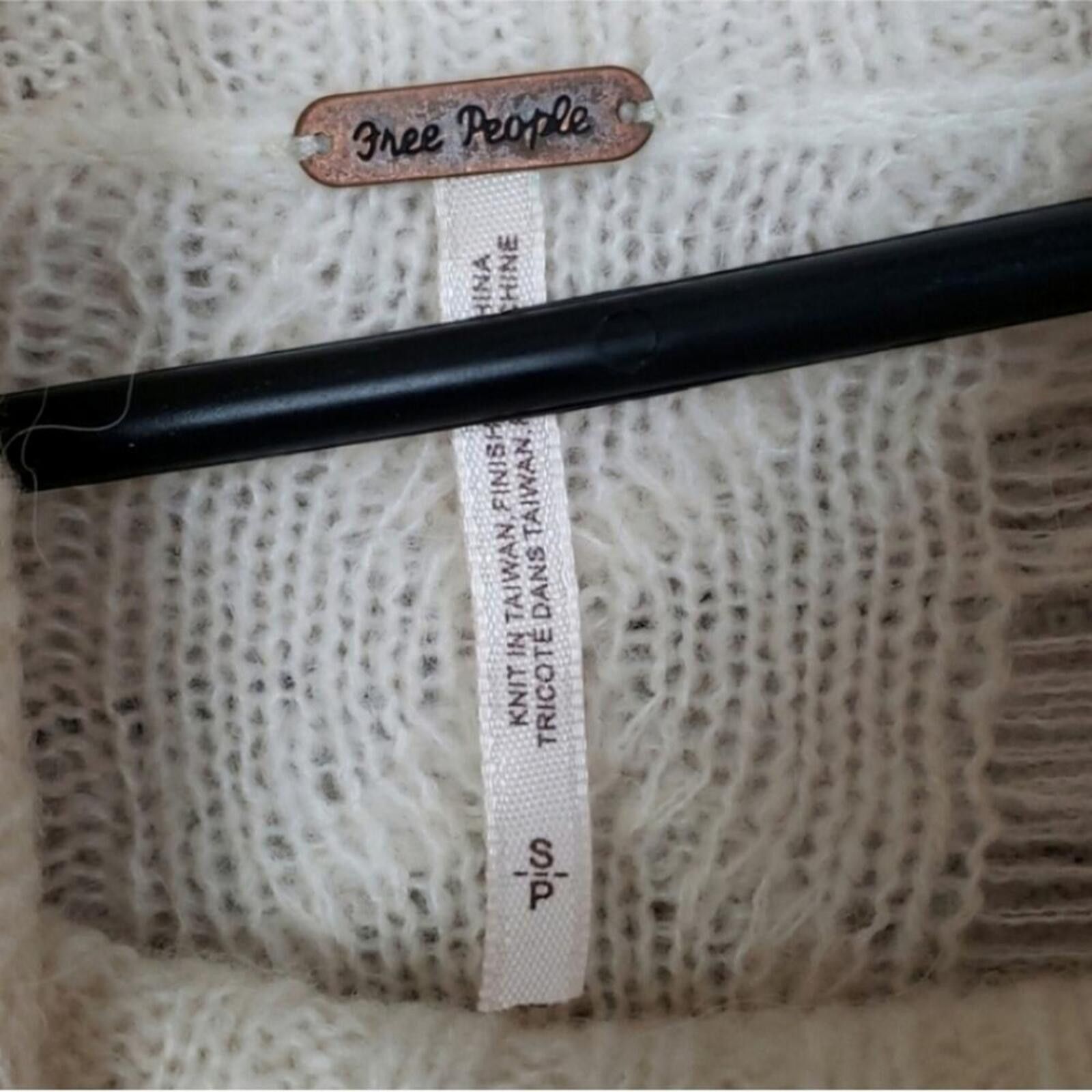 Free People Free People Distressed Cable Knit Turtleneck Sweater Size S / US 4 / IT 40 - 3 Thumbnail