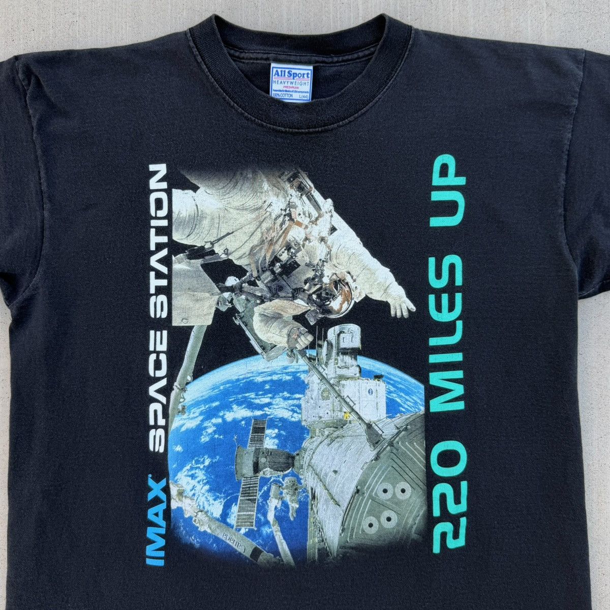 All Sport Vintage 2002 Space Station IMAX Movie T-Shirt Black Large Size US L / EU 52-54 / 3 - 3 Thumbnail