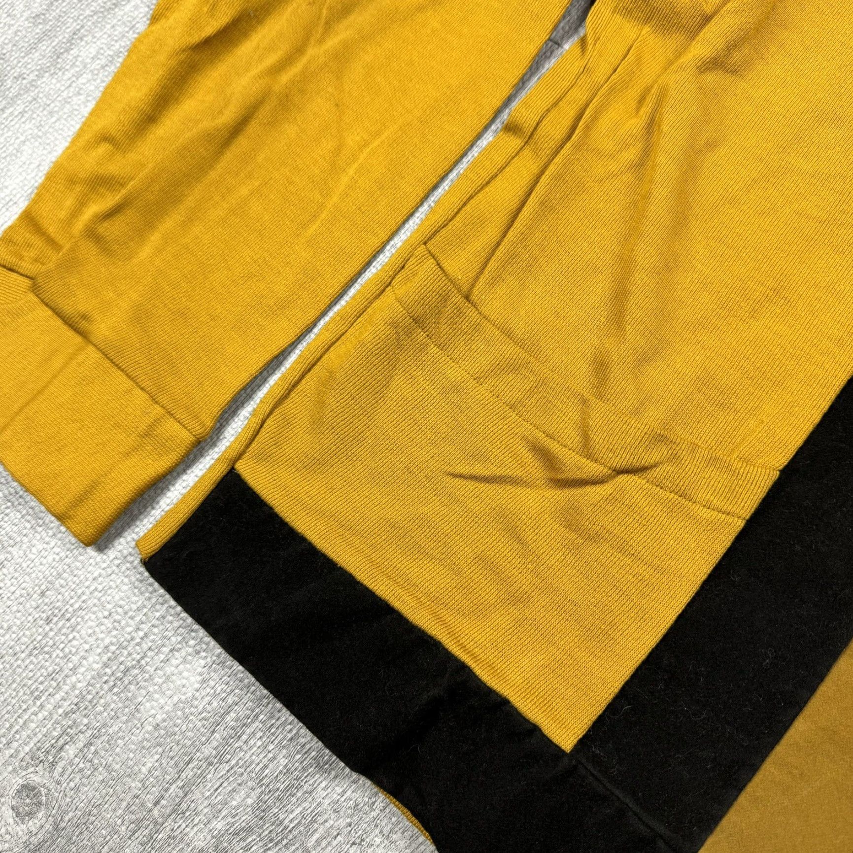 Vintage VINTAGE BROTHERS II 1960s GOLD CAMP COLLAR KNIT CARDIGAN PULLOVER LONG SLEEVE MEN'S SIZE L MOD/GO GO Size US L / EU 52-54 / 3 - 5 Thumbnail