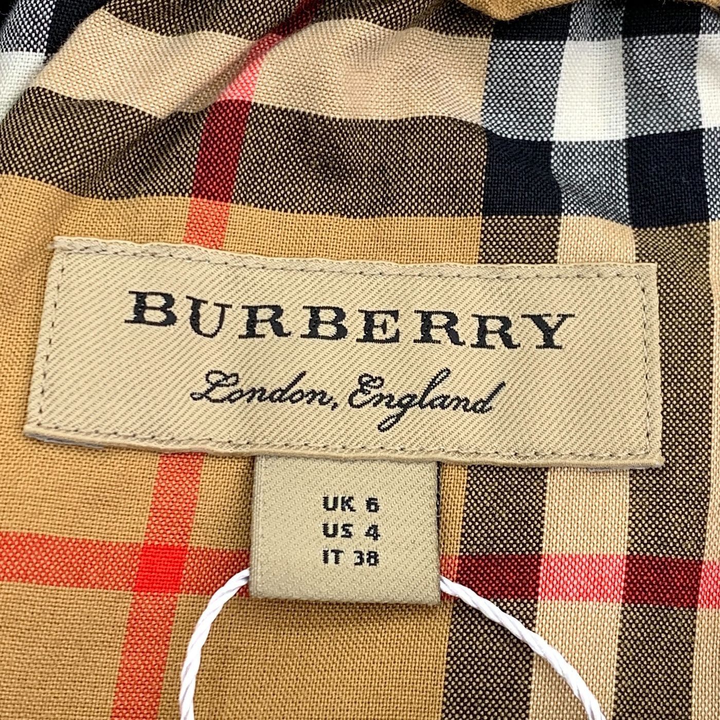 Burberry Burberry Plaid Elastic Waist Casual Shorts Size 4 For Men/Wo Size 27" / US 4 / IT 40 - 2 Thumbnail