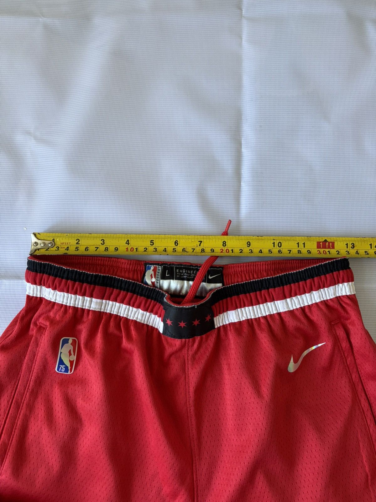 NBA Chicago Bulls Nike NBA shorts - large (more like medium) Size US 32 / EU 48 - 8 Thumbnail