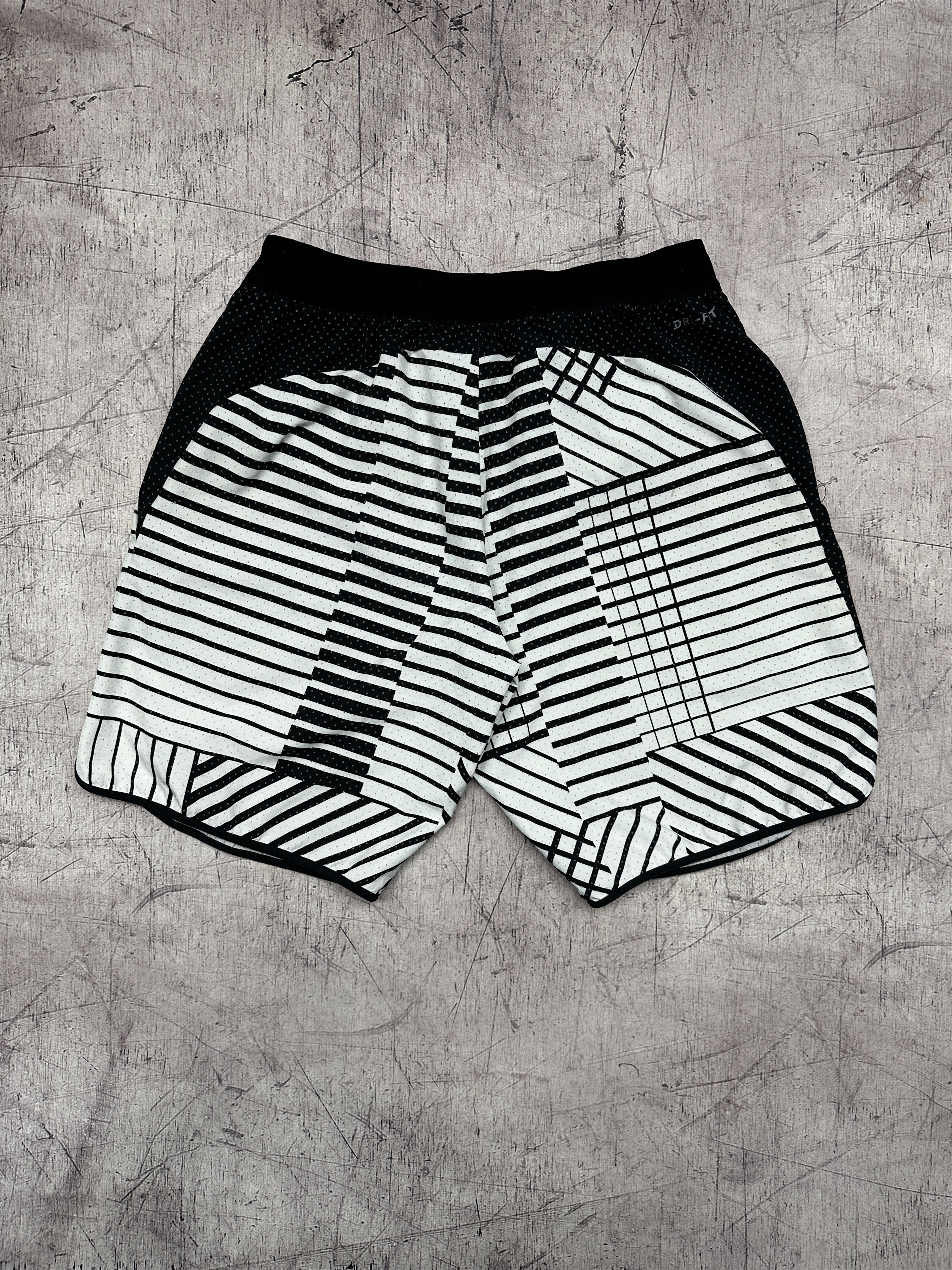 Nike Nike Dri Fit Mens Shorts Running Size US 32 / EU 48 - 9 Thumbnail