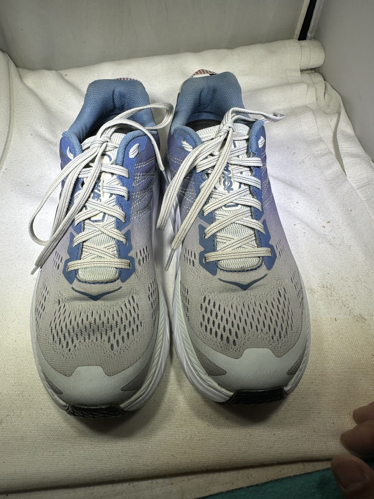 Hoka PreOwned Hoka Clifton 6 Athletic Women's 8 Wide Blue White Size US 8 / IT 38 - 2 Thumbnail