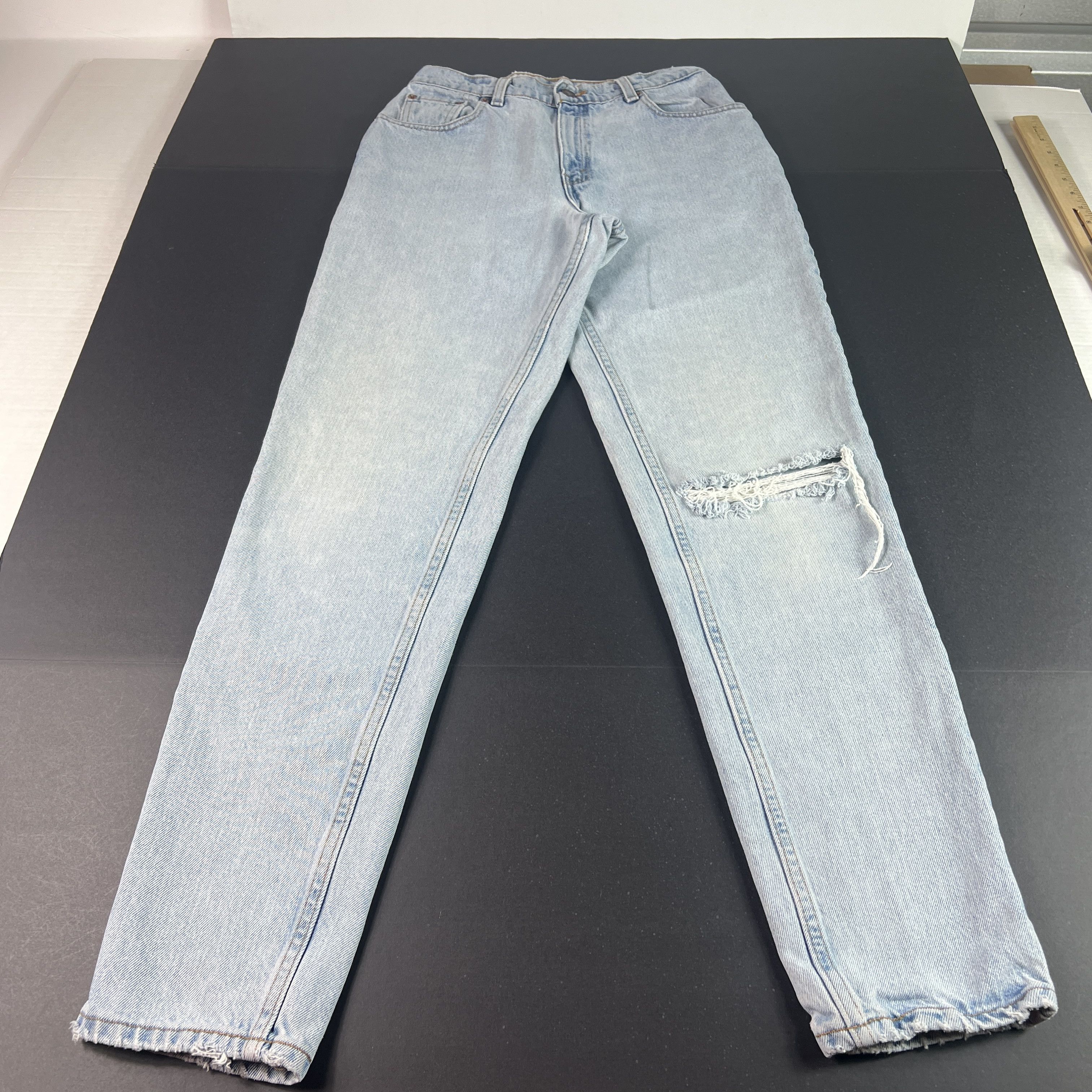 VTG 90s Levi's Jean 550 Relaxed Taper Light Blue Denim USA