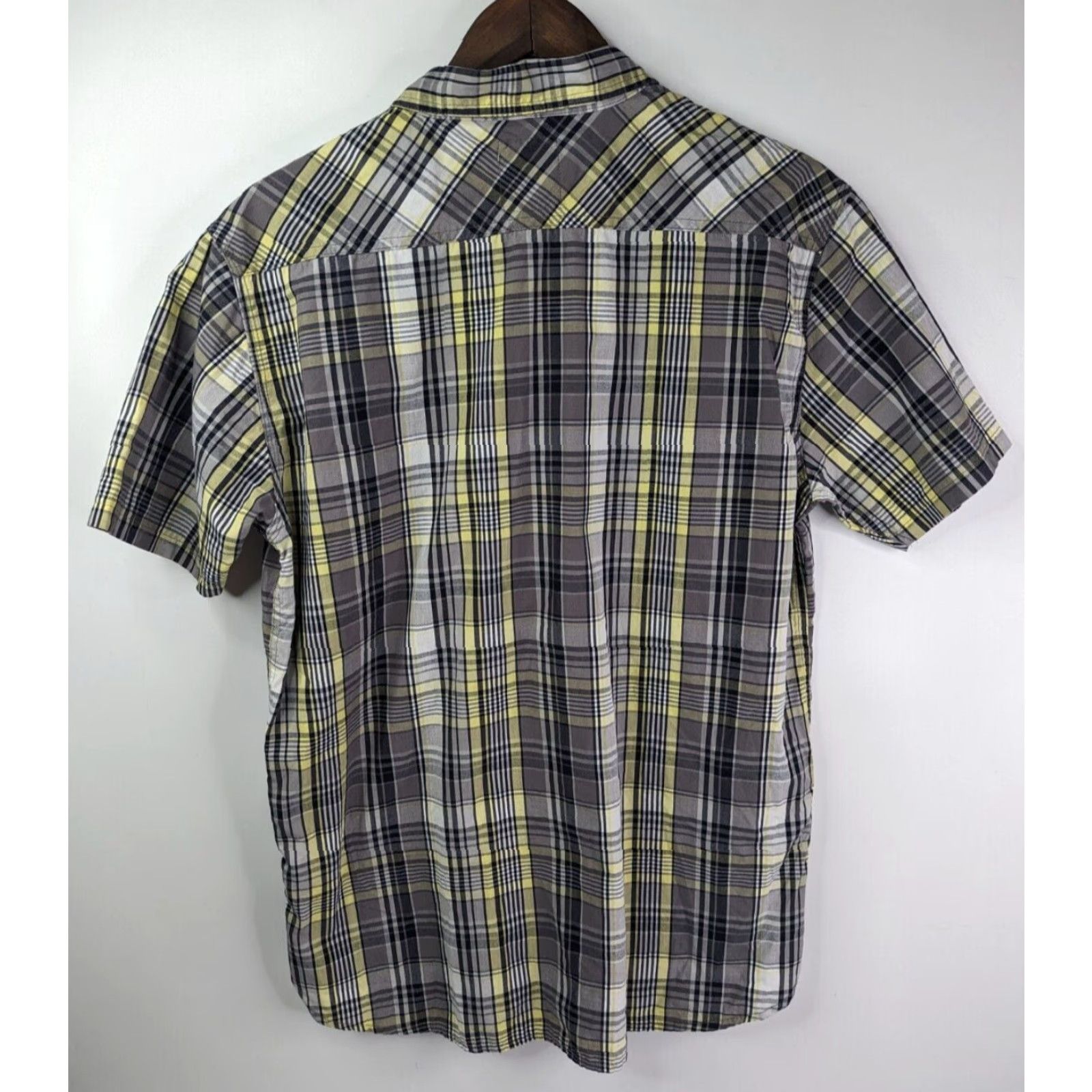 Levi's Levi's Button-Up Shirt Casual Plaid Grey Yellow Short Sleeve Size L Men Size US L / EU 52-54 / 3 - 2 Thumbnail