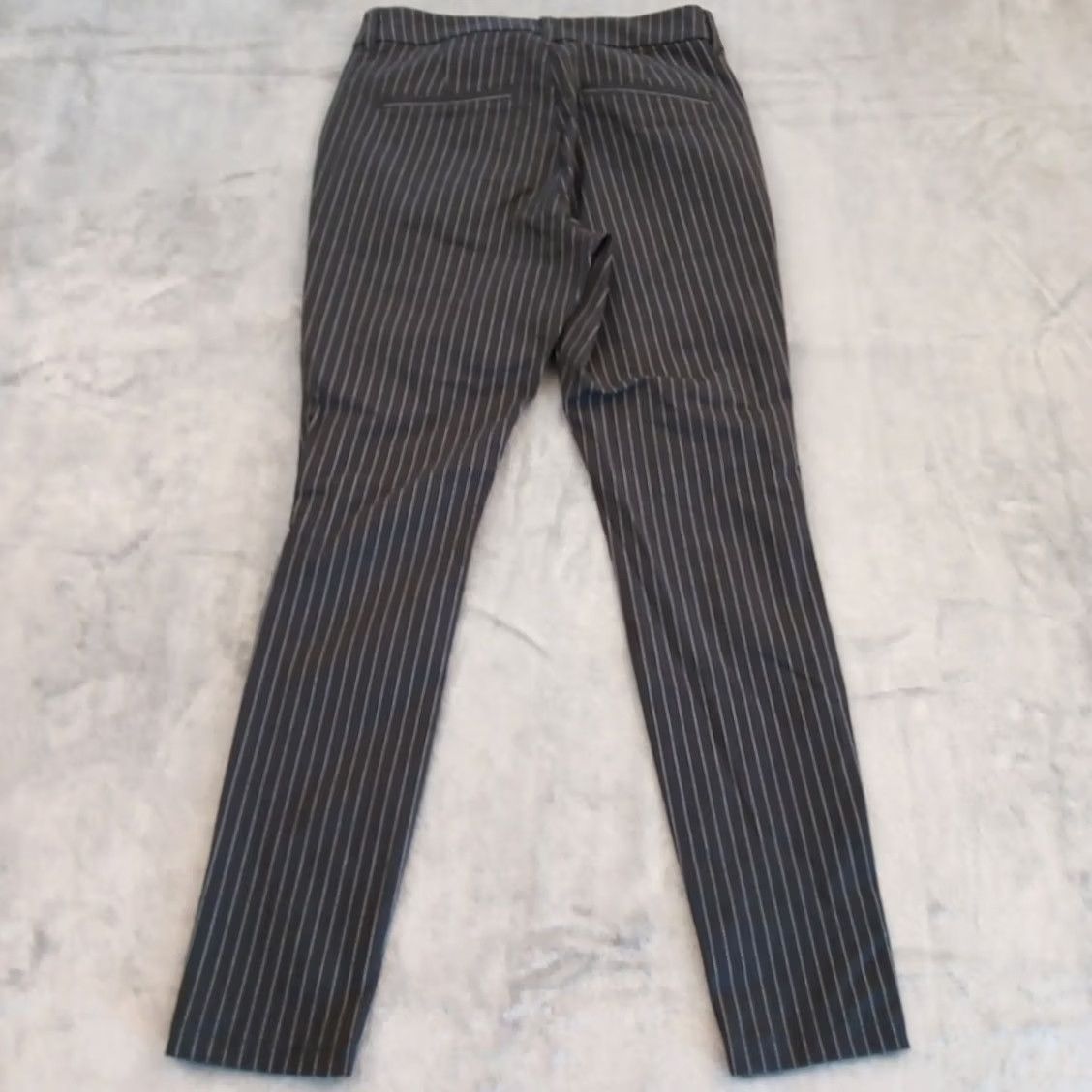 Old Navy Old Navy Pants Women Size 4 Gray Striped Ankle 28x28.5 Cotton Blend Pockets Straight 28.5 Inseam 8.5-10.5 Rise Regular Front Zip Vintage: No Size 27" / US 4 / IT 40 - 7 Thumbnail