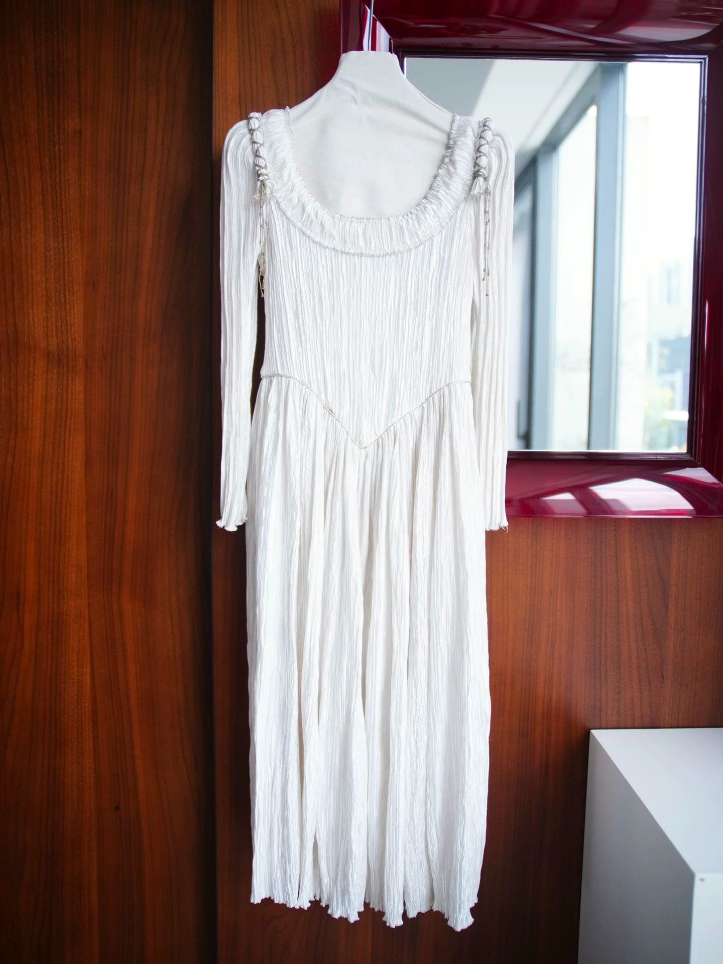 Mary McFadden Mary McFadden Couture White Pleated Tie Lined Dress US8 Size M / US 6-8 / IT 42-44 - 2 Thumbnail