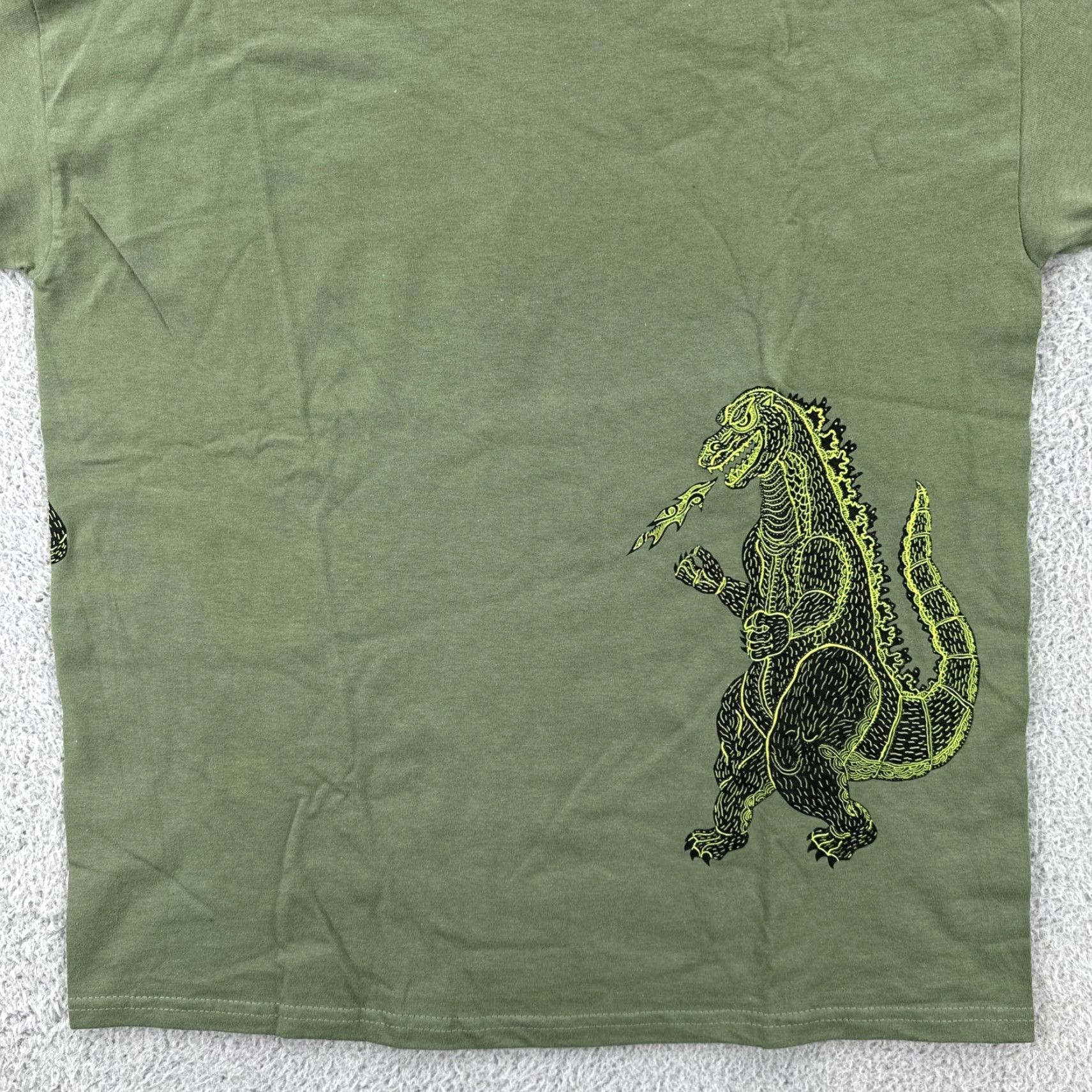Hanes VINTAGE Hanes Beefy-T Mens L Green Shirt Y2K Art Tee Godzilla King Kong Graphic Size US L / EU 52-54 / 3 - 4 Thumbnail