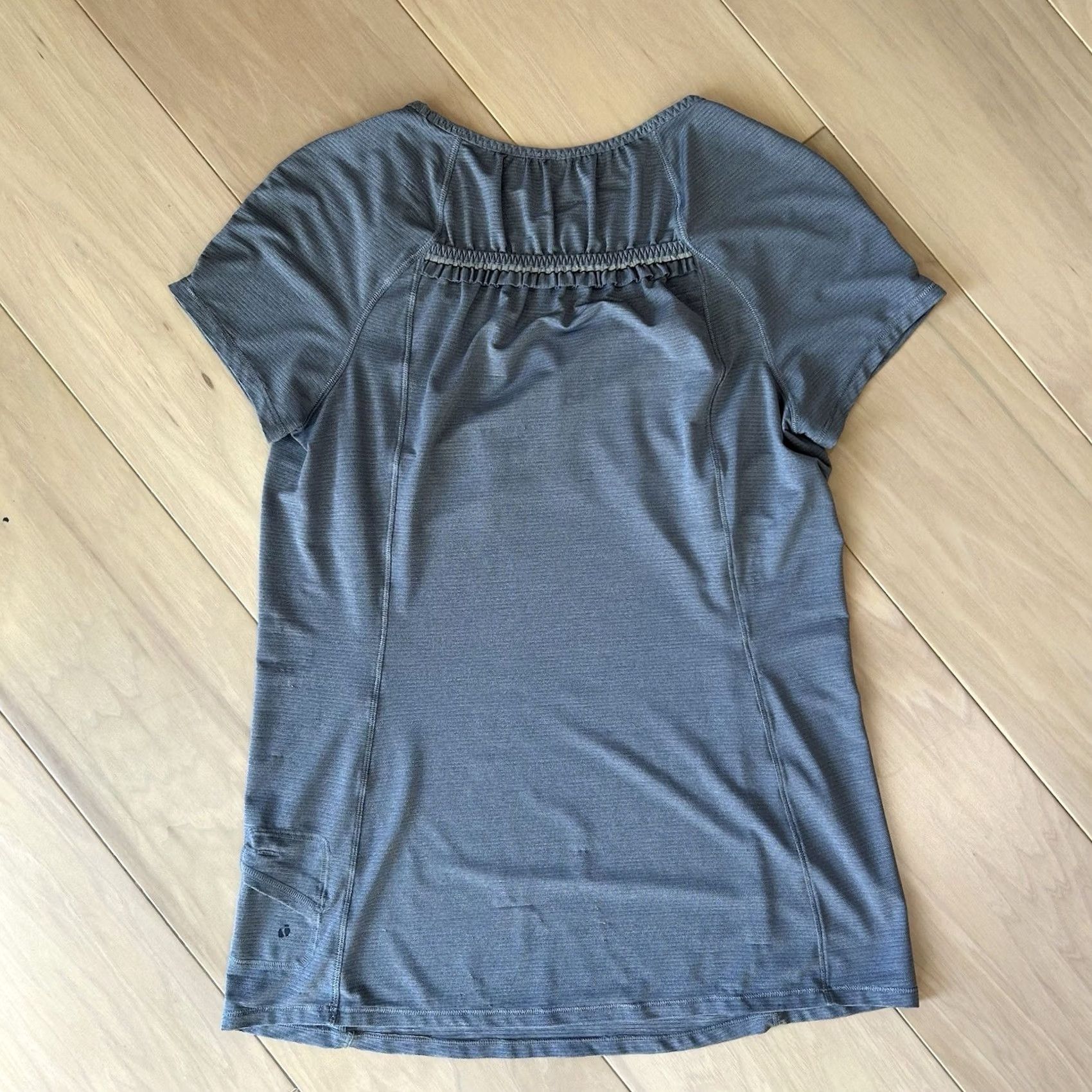 Lululemon Lululemon Run Wild Gray Tech Top Short Sleeve Women’s 6 Pullover Breathable Reflective Pockets Athletic Shirt Size M / US 6-8 / IT 42-44 - 3 Thumbnail