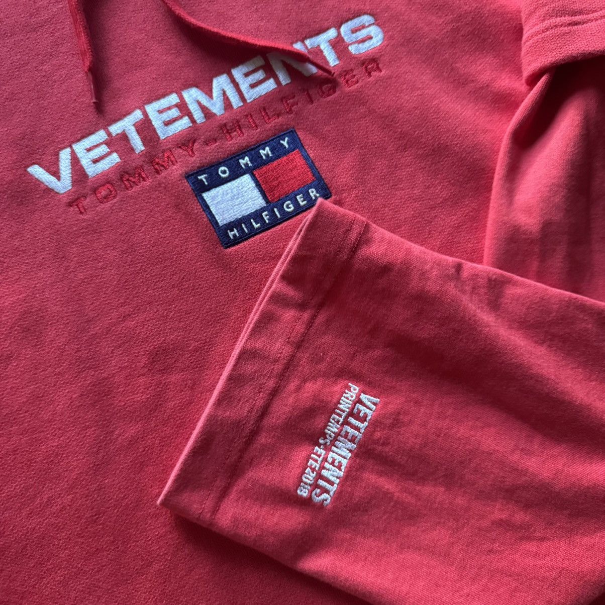 Vetements SS18 Vetements x Tommy Hilfiger Red Oversized Hoodie Size US S / EU 44-46 / 1 - 2 Thumbnail