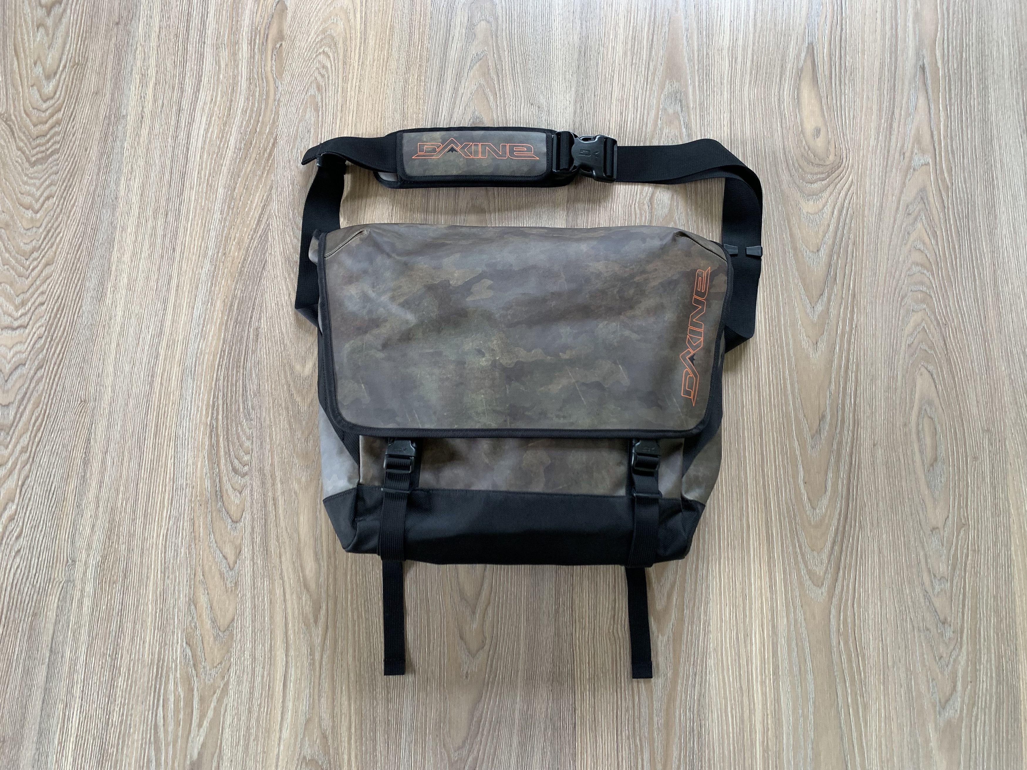 Dakine Dakine Granville Messenger Bag Camo Laptop Shoulder Bag Size ONE SIZE - 13 Thumbnail