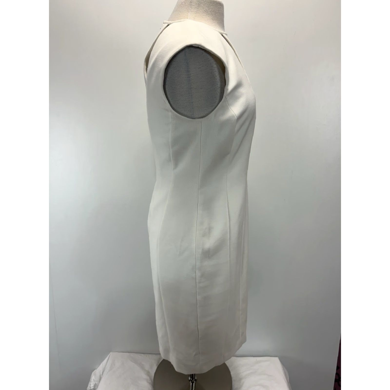 Vintage Tahari Sheath Dress Sz 8 Winter White Cutouts Career Stretch Pencil Dress Sleeveless Zip Knee Length Womens Party Business Vintage No Size M / US 6-8 / IT 42-44 - 4 Thumbnail