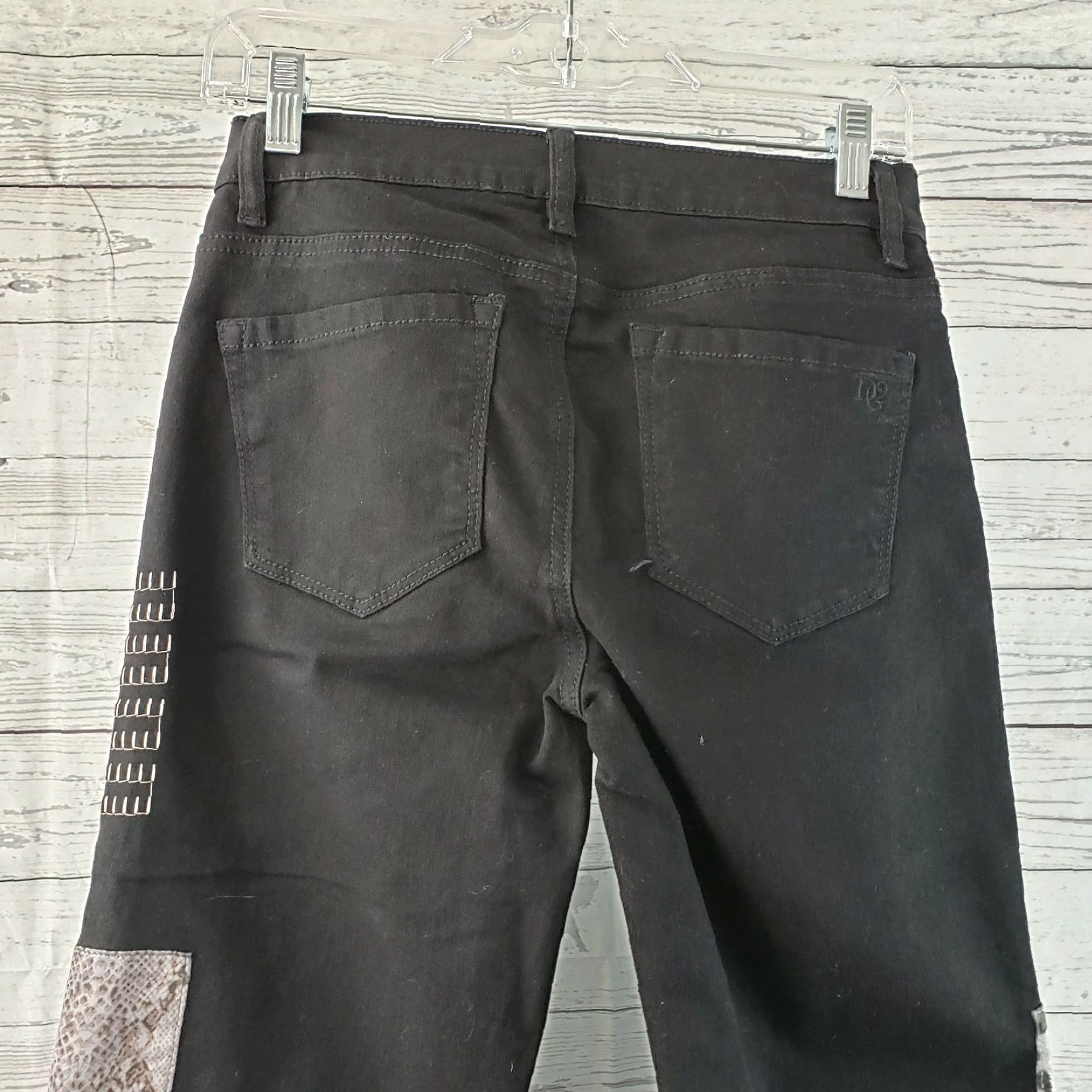 Vintage DG2 Diane Gilman Womens Cropped Jeans Sz 6P Black Embroidered Patches 20" Inseam Petite Rise 9.5" Cotton Blend Denim Shirt? Size 28" / US 6 / IT 42 - 5 Thumbnail