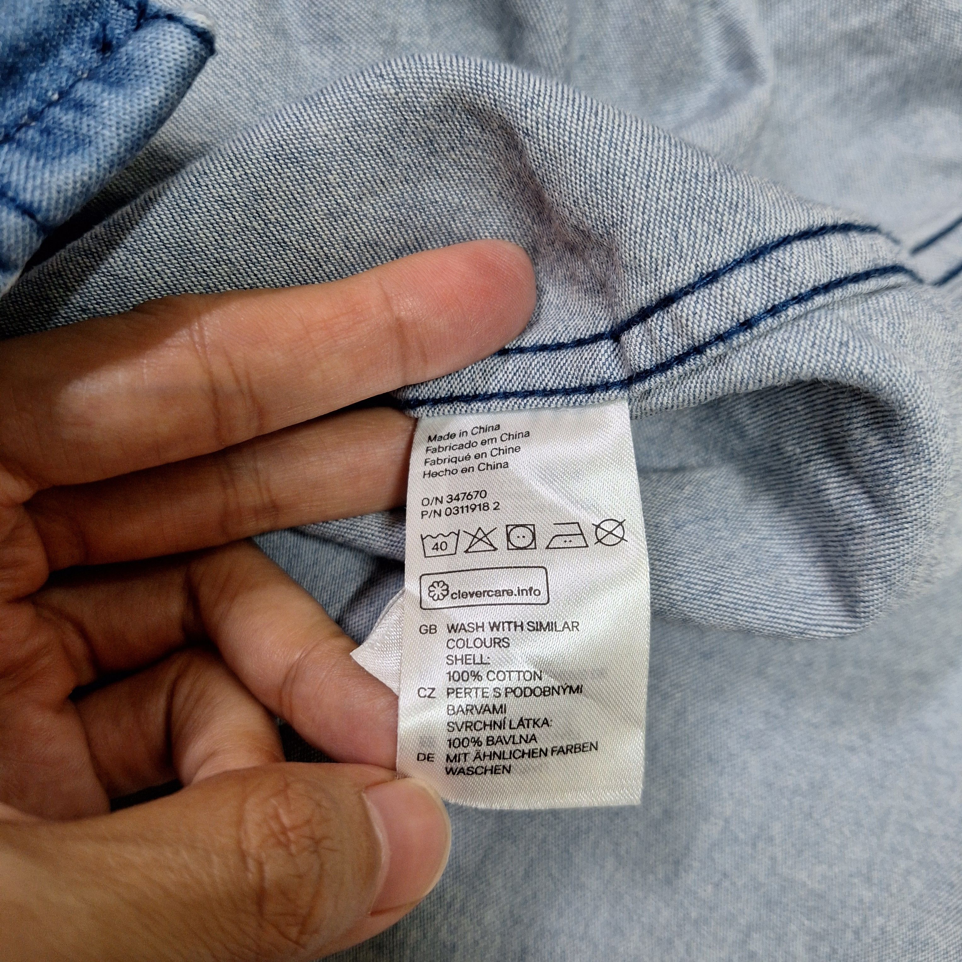 H&M H&M Button Up Denim Shirt Size US XS / EU 42 / 0 - 5 Thumbnail