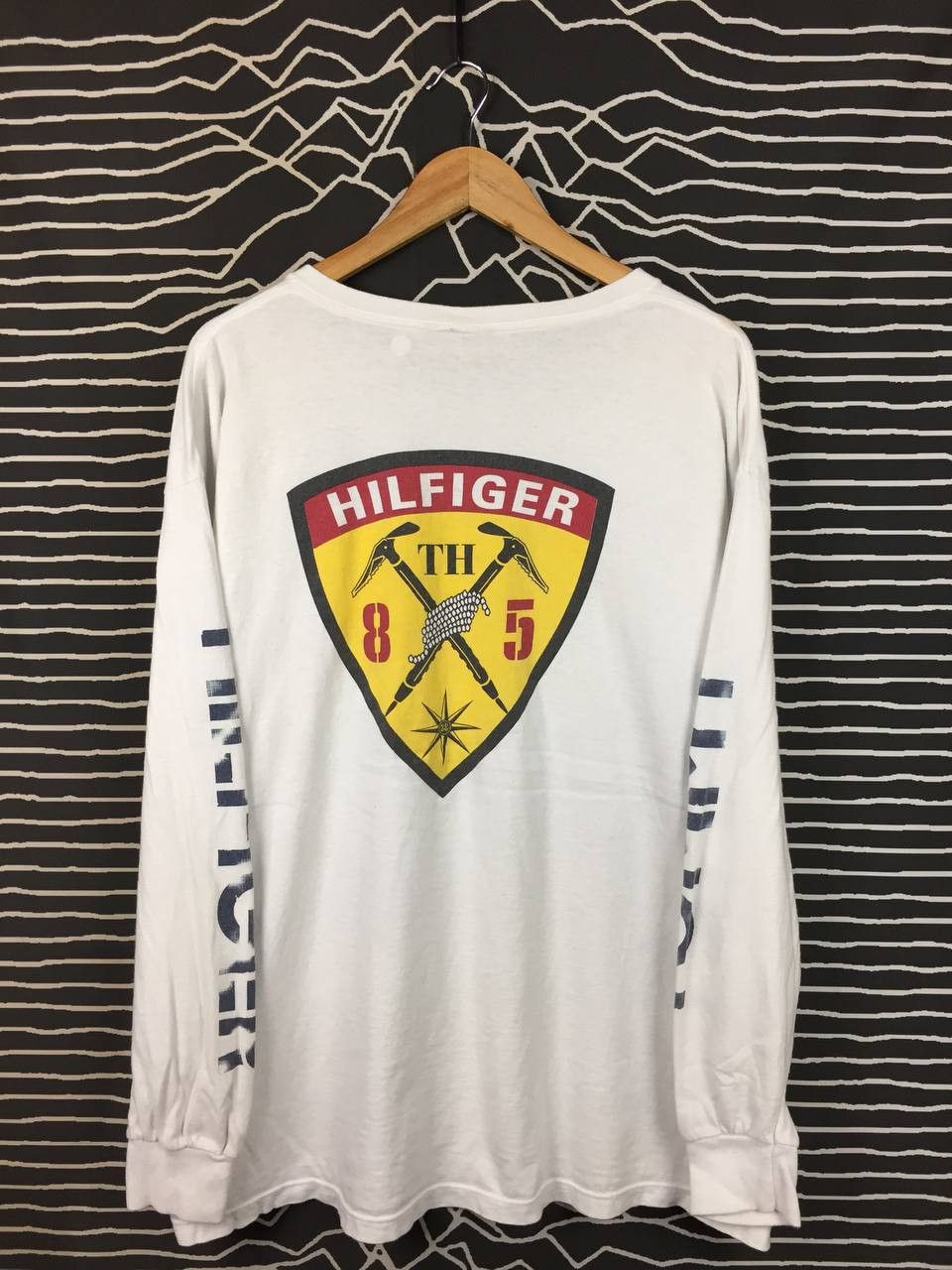 Tommy Hilfiger Tommy Hilfiger Mountaineering Crest Logo Long Sleeve Tee Size US XXL / EU 58 / 5 - 1 Thumbnail