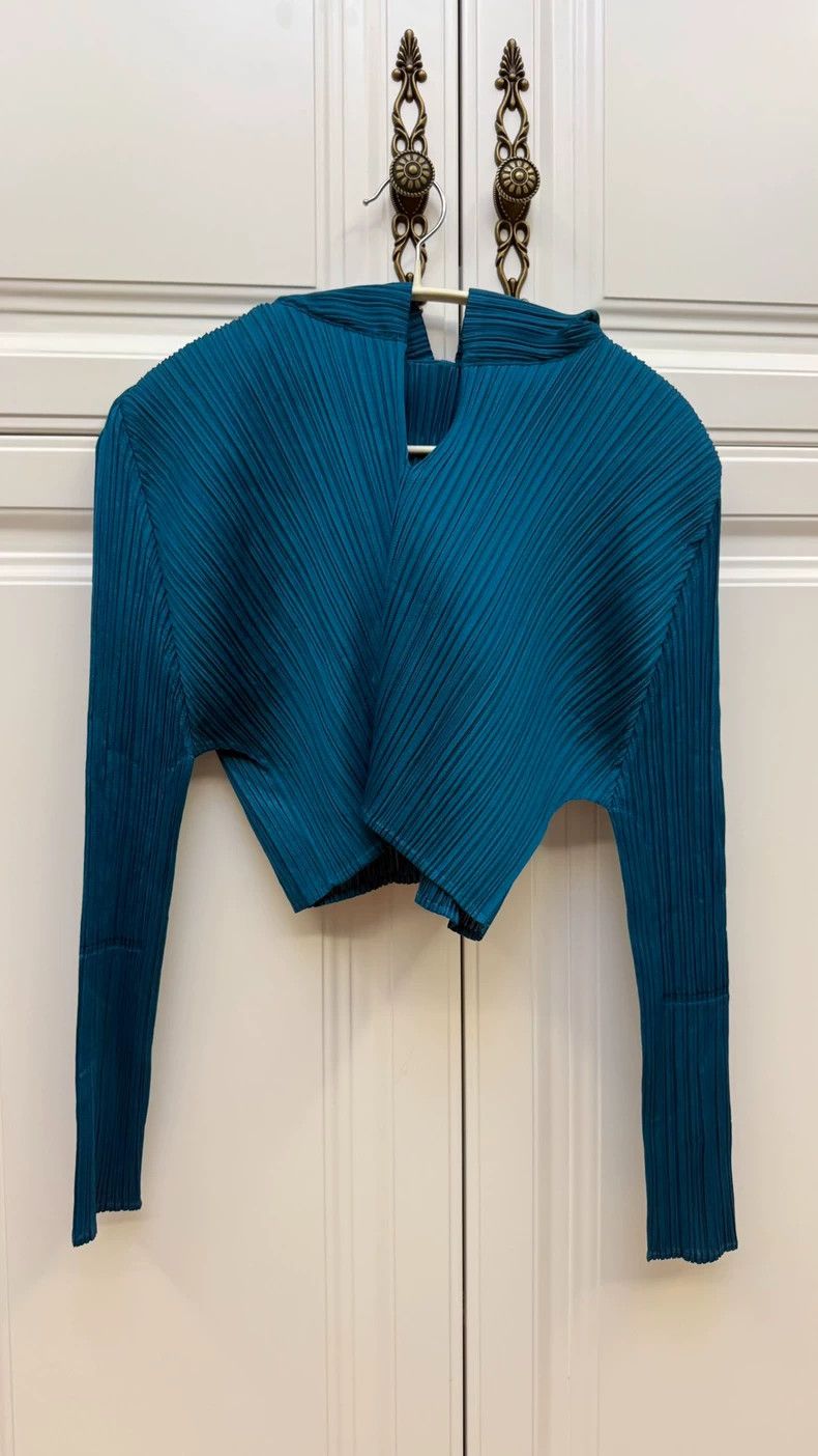 Issey Miyake Issey Miyake size:3 A short blue hooded long-sleeved sweat Size S / US 4 / IT 40 - 1 Thumbnail