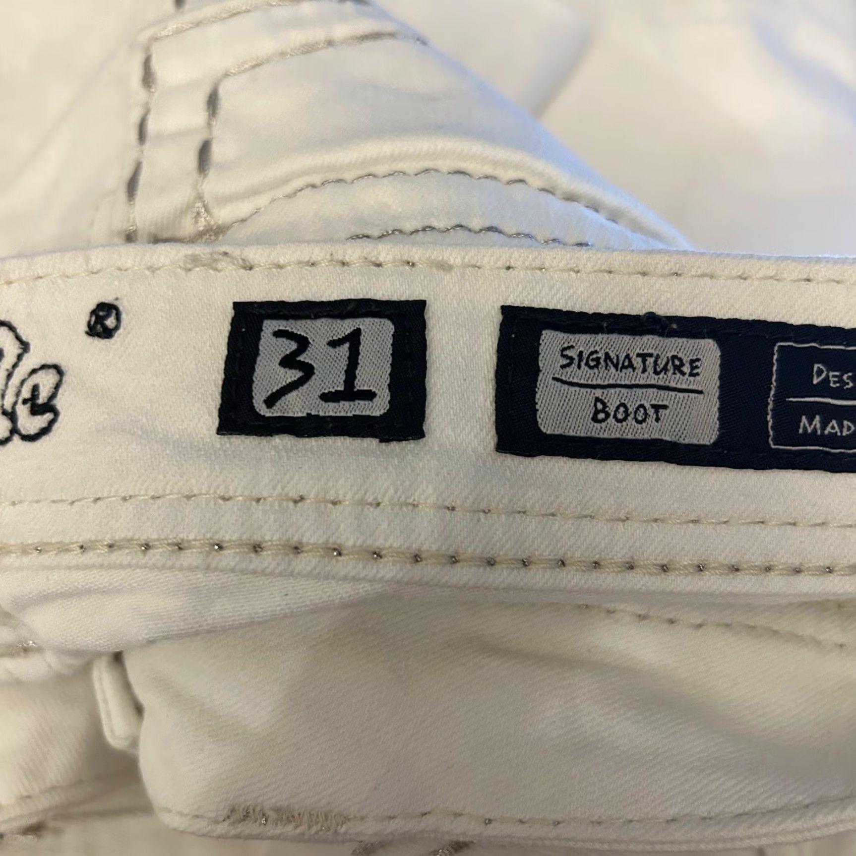 Miss Me Miss Me Jeans White Denim Mid Rise Signature Boot Capri 31 Plus Tall Regular Stretch 5-Pocket Denim Jeans Womens Size 24" / US 00 / IT 34 - 5 Thumbnail