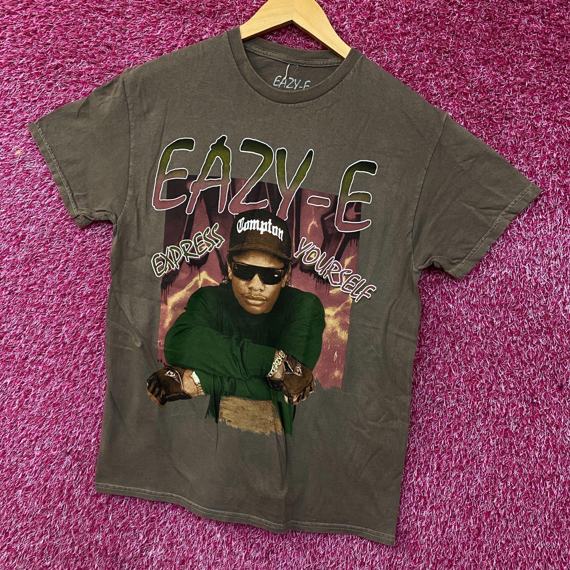 Other Eazy-E Express Yourself Straight Outta Compton Graphic T-Shi Size US M / EU 48-50 / 2 - 3 Thumbnail