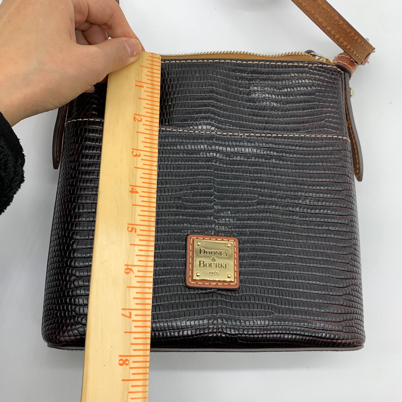 Dooney & Bourke Dooney & Bourke Leather Crossbody Purse Lizard Embossed Size ONE SIZE - 4 Thumbnail