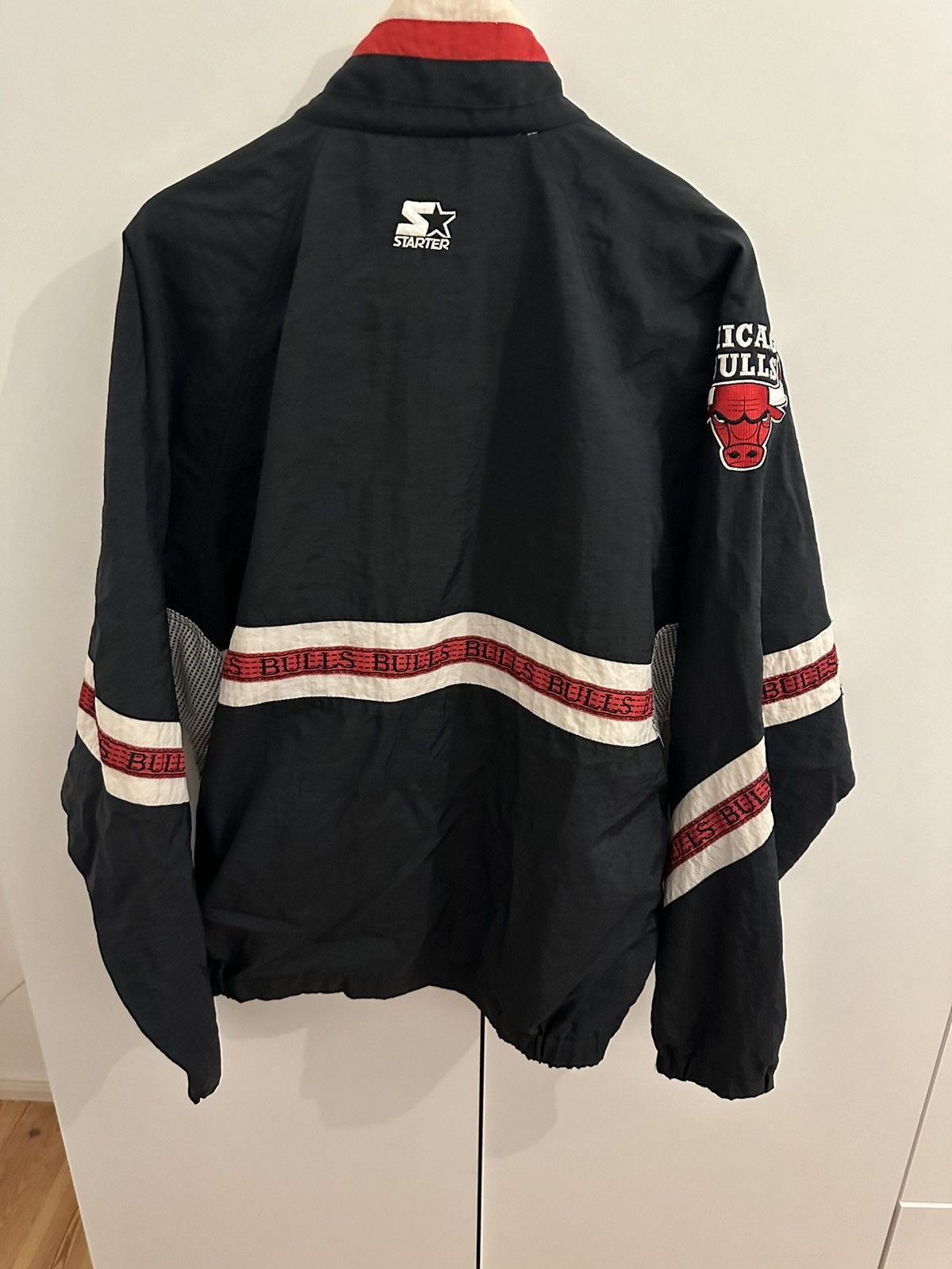 Starter Starter Jacket Chicago Bulls Size XL NBA Vintage Starter Size US XL / EU 56 / 4 - 12 Thumbnail