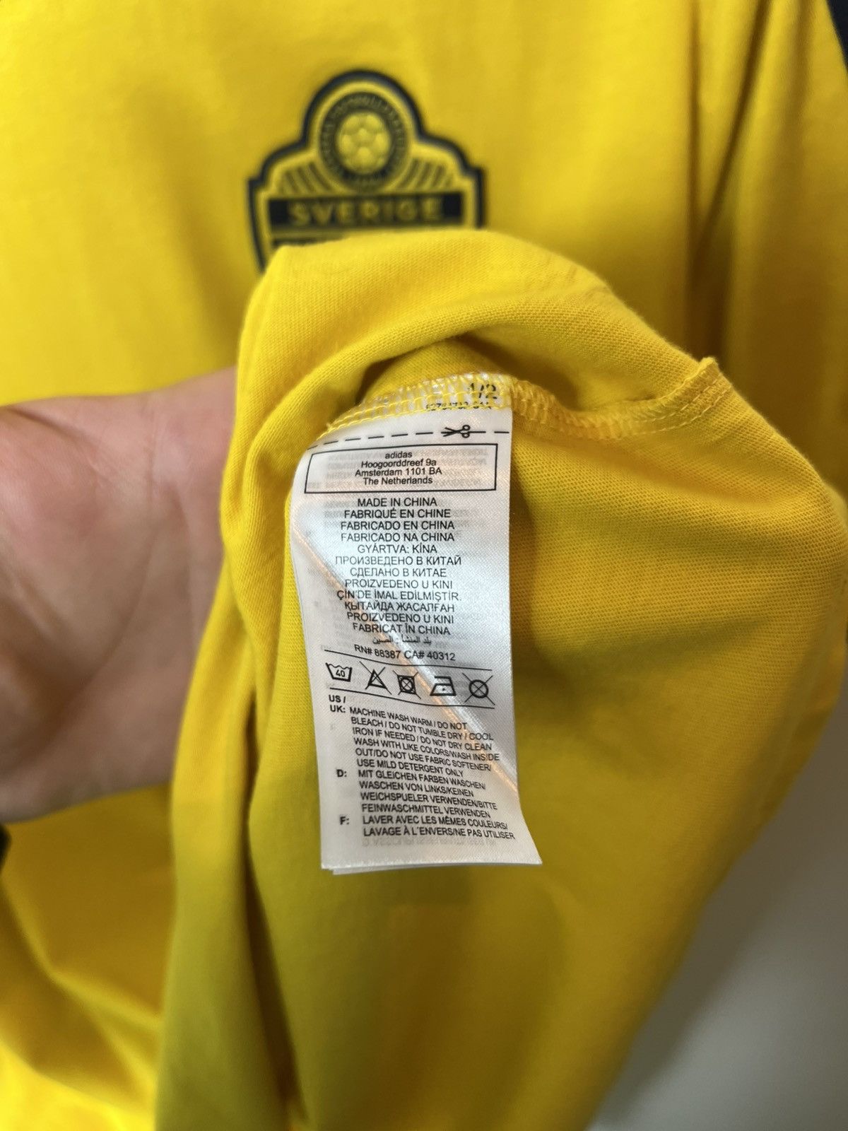 Adidas MENS ADIDAS SWEDEN NATIONAL 22 SOCCER FOOTBALL SHIRT JERSEY Size US L / EU 52-54 / 3 - 8 Thumbnail