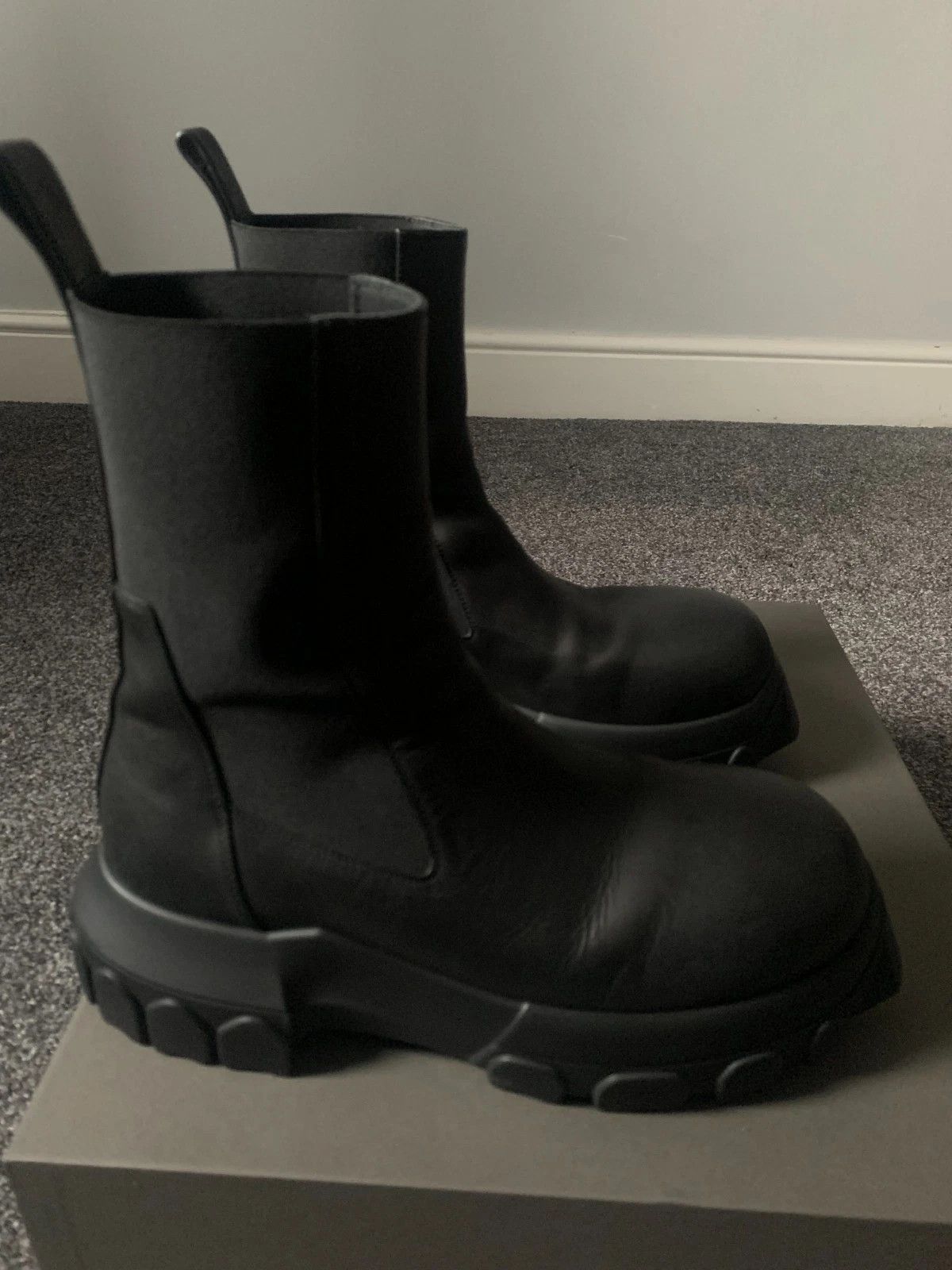 Rick Owens Rick Owens Beatle Tractor Nubuck Chelsea boots MENS EU 41 Size US 8 / EU 41 - 3 Thumbnail