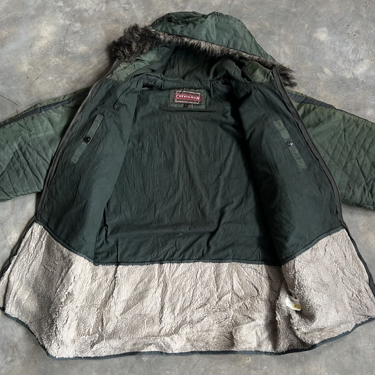 Chevignon 2000s Chevignon Quilted Fur Hoodie Parka Jacket Size US M / EU 48-50 / 2 - 3 Thumbnail