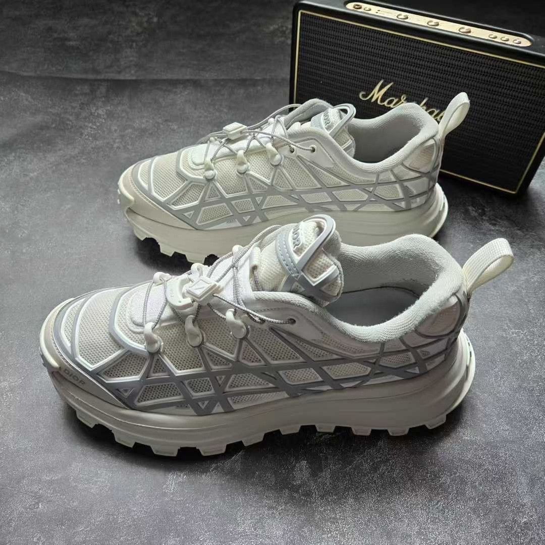 Balenciaga Balenciaga White Lowtop Sneakers 31 Women Size US 8 / IT 38 - 1 Thumbnail