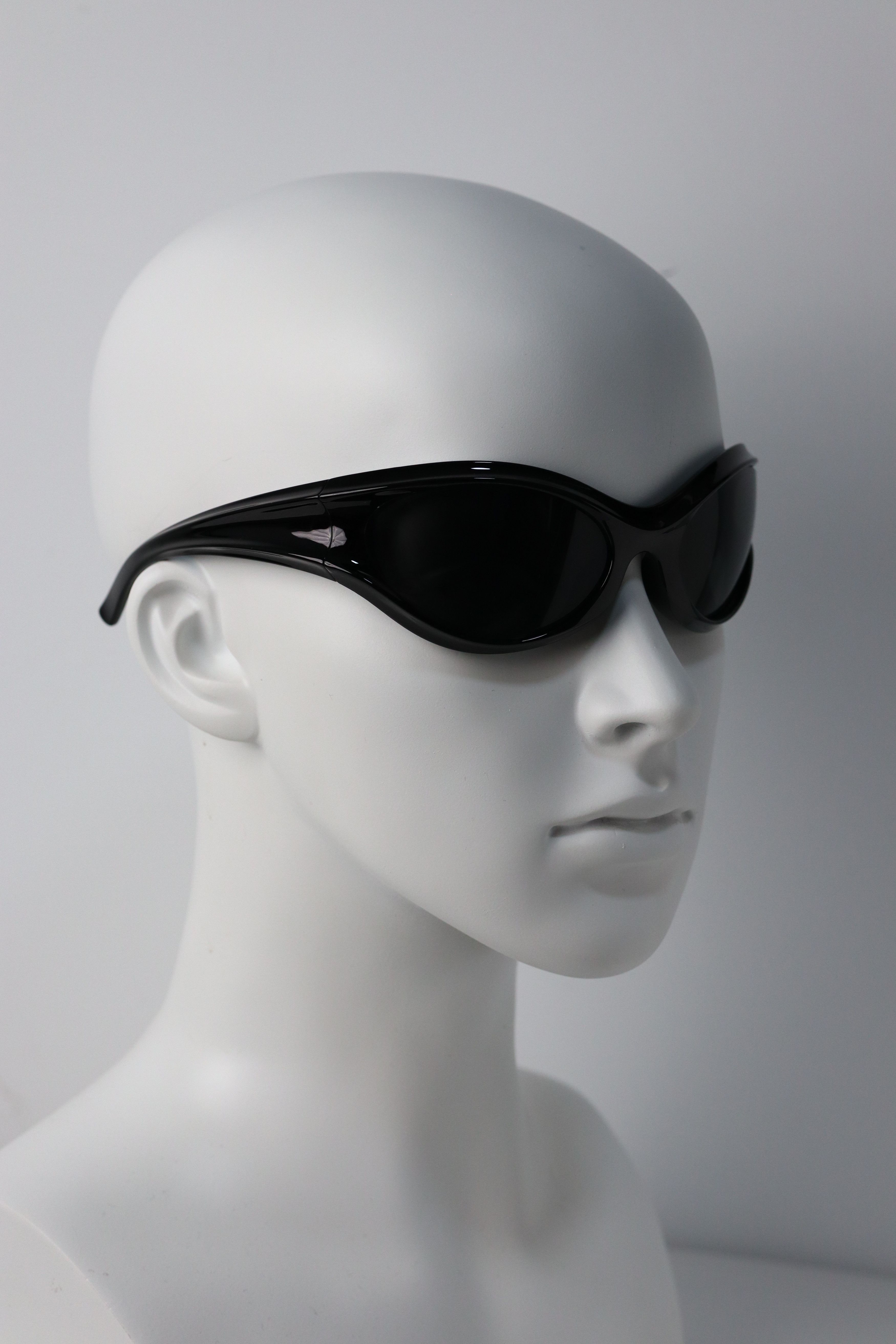 Japanese Brand Y2k Avant Garde Futuristic Round Black Sunglasses Unisex OS Size ONE SIZE - 4 Thumbnail