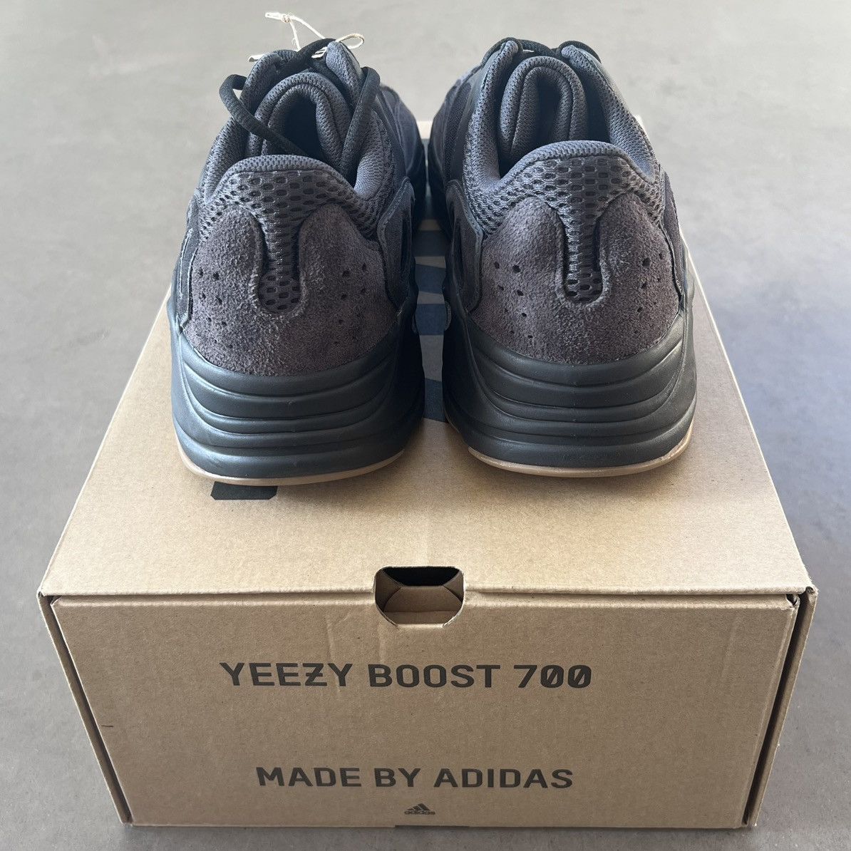 Adidas ⭐️DEADSTOCK 700v1 UTILITY BLK Size US 10.5 / EU 43-44 - 4 Thumbnail