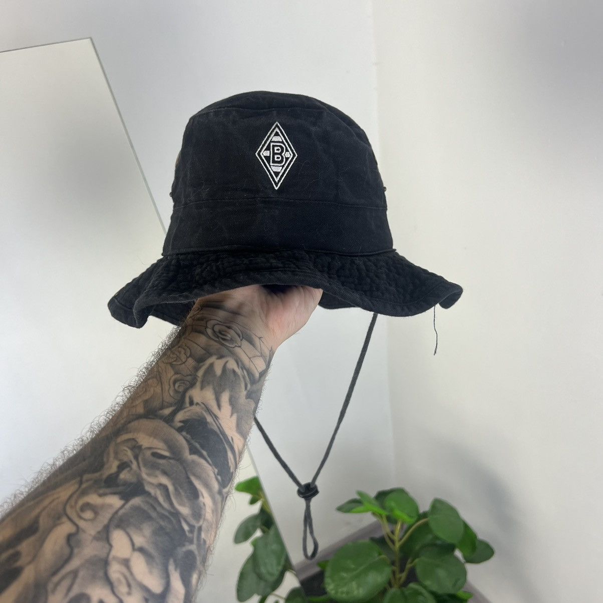 Vintage Vintage Borrusia Monchengladbach Center Logo Bucket Hat Size ONE SIZE - 1 Thumbnail