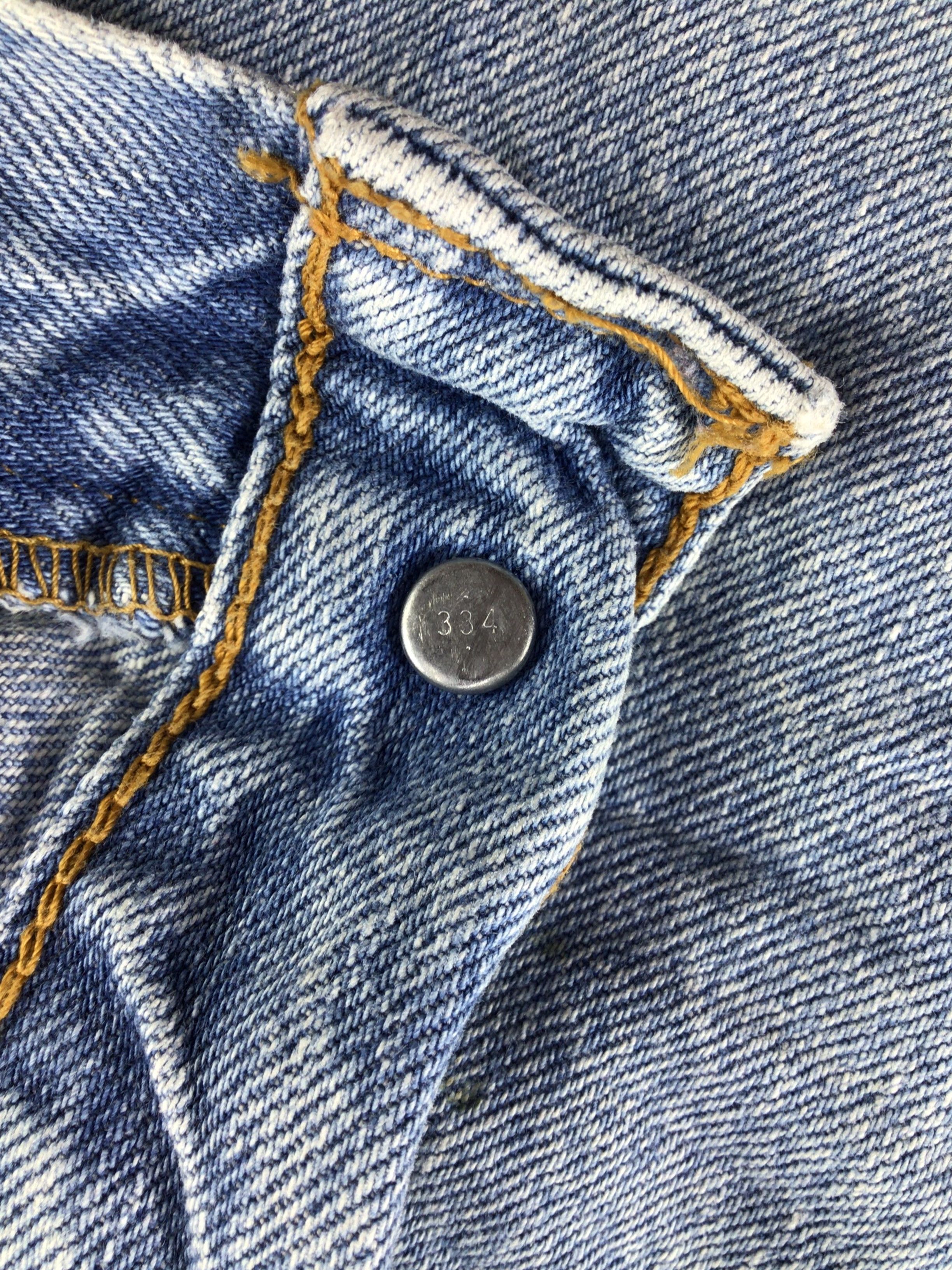 Levi's Vintage Levis 550 Jeans Medium Wash Denim KJ190 Size US 34 / EU 50 - 8 Thumbnail