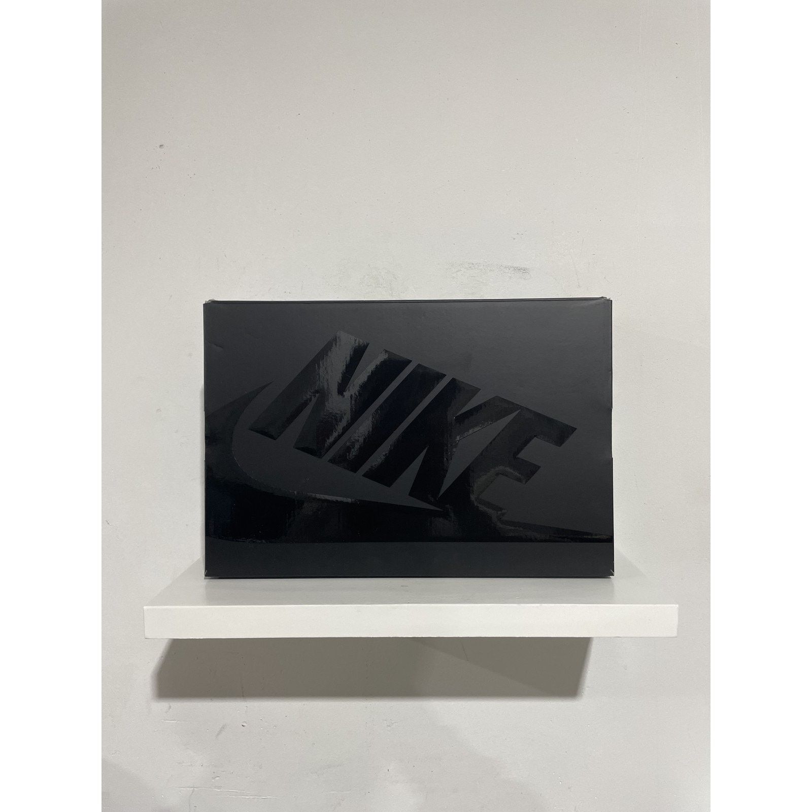 Nike NIKE AIR MAX 1 SUPREME VARSITY PURPLE SIZE 9 NEW OG BOX Size US 9 / EU 42 - 2 Thumbnail