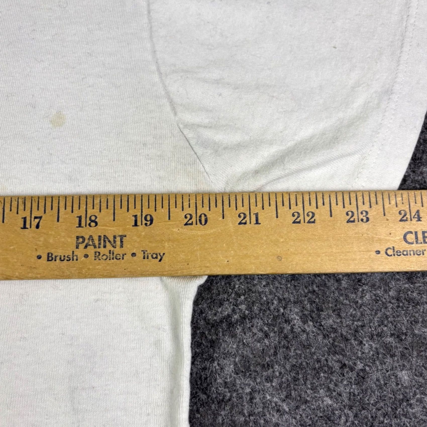 Vintage VINTAGE Woolrich Mens Graphic T-Shirt White Cotton Made in USA Size M Size US M / EU 48-50 / 2 - 3 Thumbnail