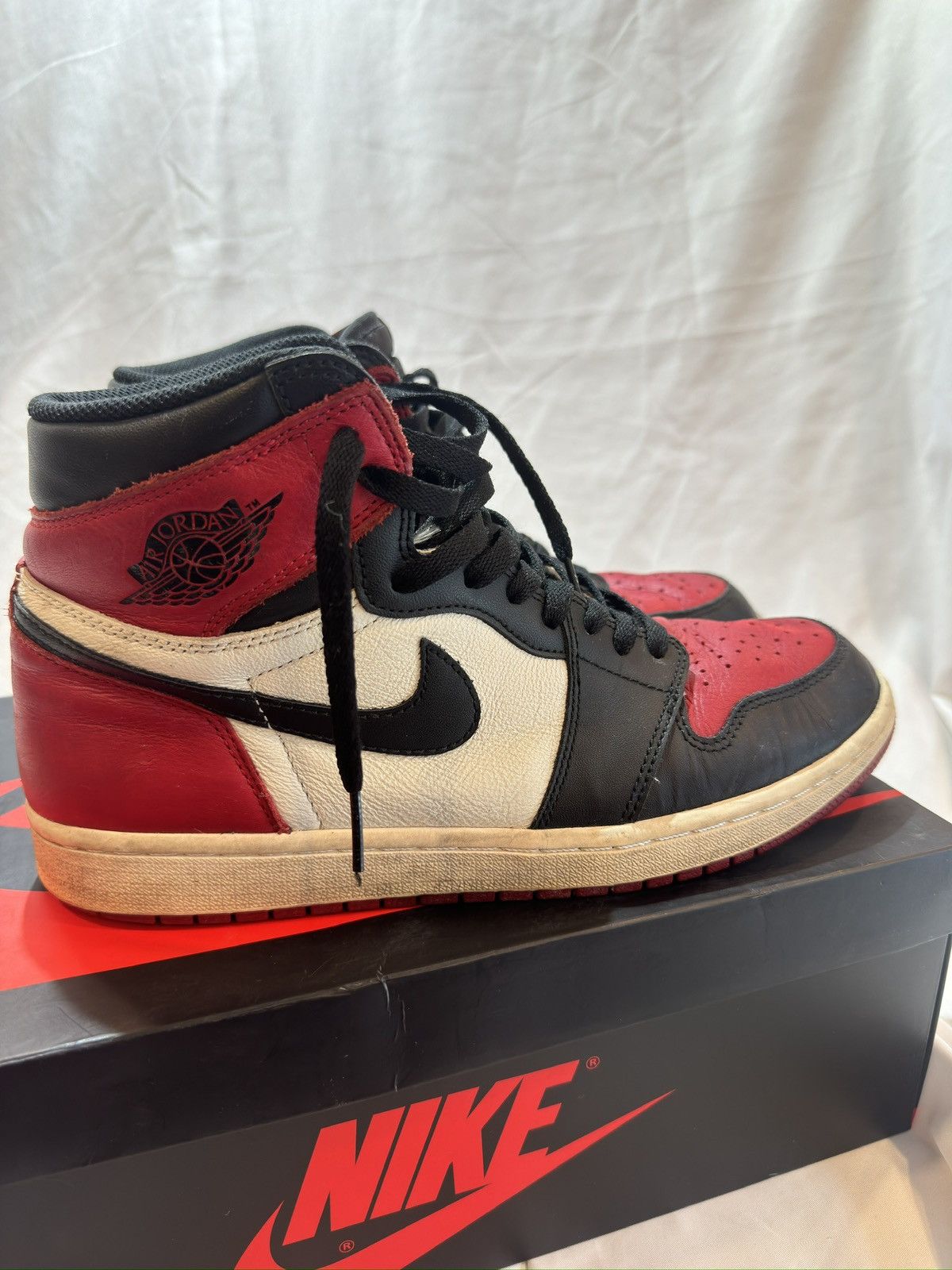 Jordan Brand Jordan 1 High Bred Toe 2018 Size US 10 / EU 43 - 3 Thumbnail