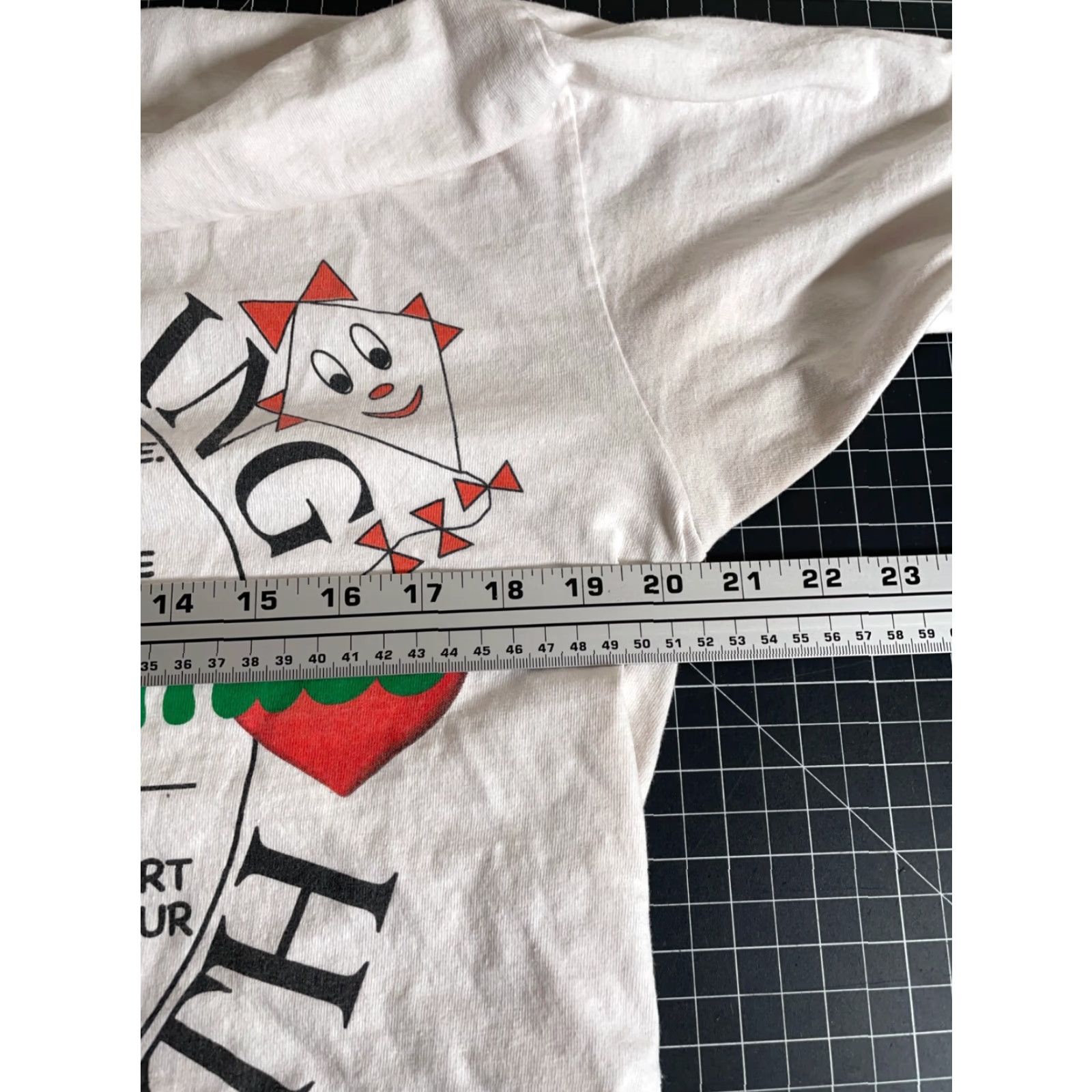 Online Ceramics VINTAGE Online Ceramics Smiling Heart Path Long Sleeve T-Shirt Men Medium White Graphic Print Hippie Fall Spring Summer Winter Size US M / EU 48-50 / 2 - 7 Thumbnail
