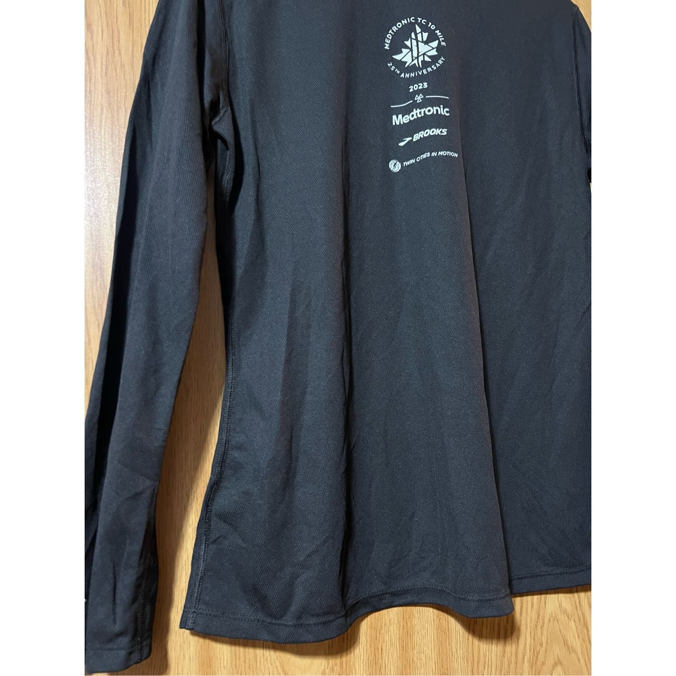 Brooks Brooks Running Black Long Sleeve Top With Business Logo Woma Size L / US 10 / IT 46 - 8 Thumbnail
