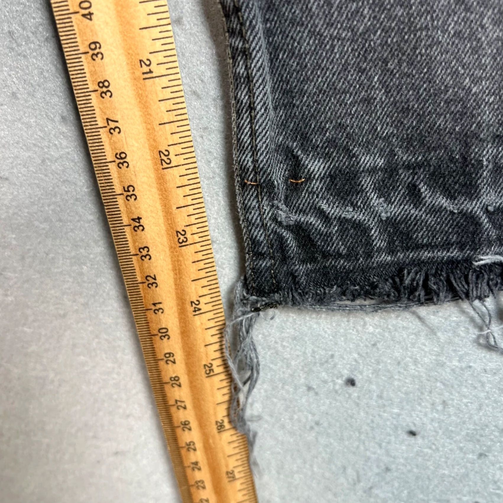 Vintage We The Free Distressed Black High-Waisted Straight Leg Jeans Raw Hem Womens 2 Size 28" / US 6 / IT 42 - 7 Thumbnail