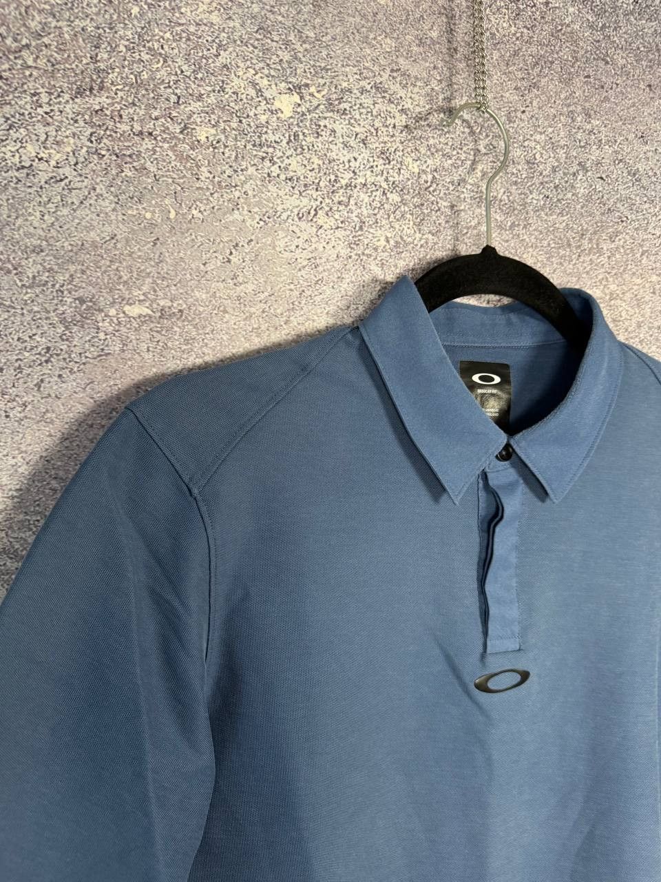 Oakley × Vintage Vintage Oakley Blue Center Logo Polos Streetwear Small Size US S / EU 44-46 / 1 - 7 Thumbnail