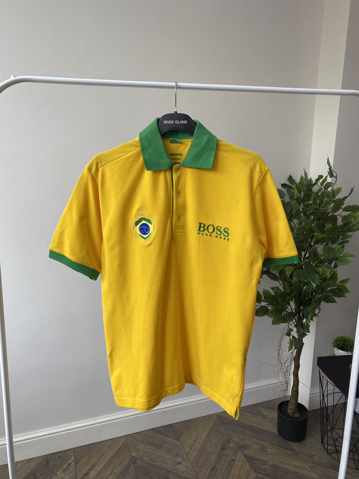 Hugo Boss × Vintage Vintage Hugo Boss Brazil Embroidered Yellow Green Polo Size US L / EU 52-54 / 3 - 3 Thumbnail