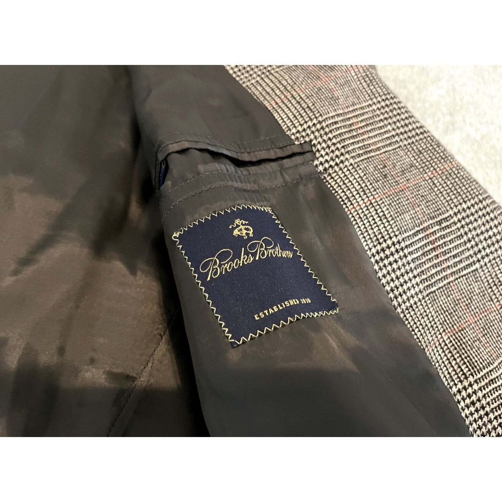 Brooks Brothers Brooks Brothers Blazer Jacket Wool Plaid Gray Mens 46R 2-Button Classic Suit Coat Blazer Size 46R - 3 Thumbnail